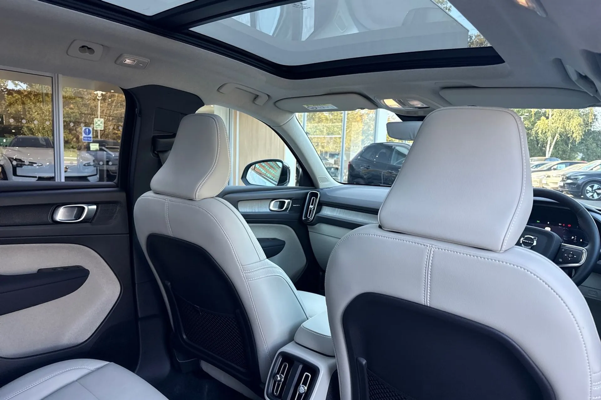 Volvo XC40 thumbnail image number 23