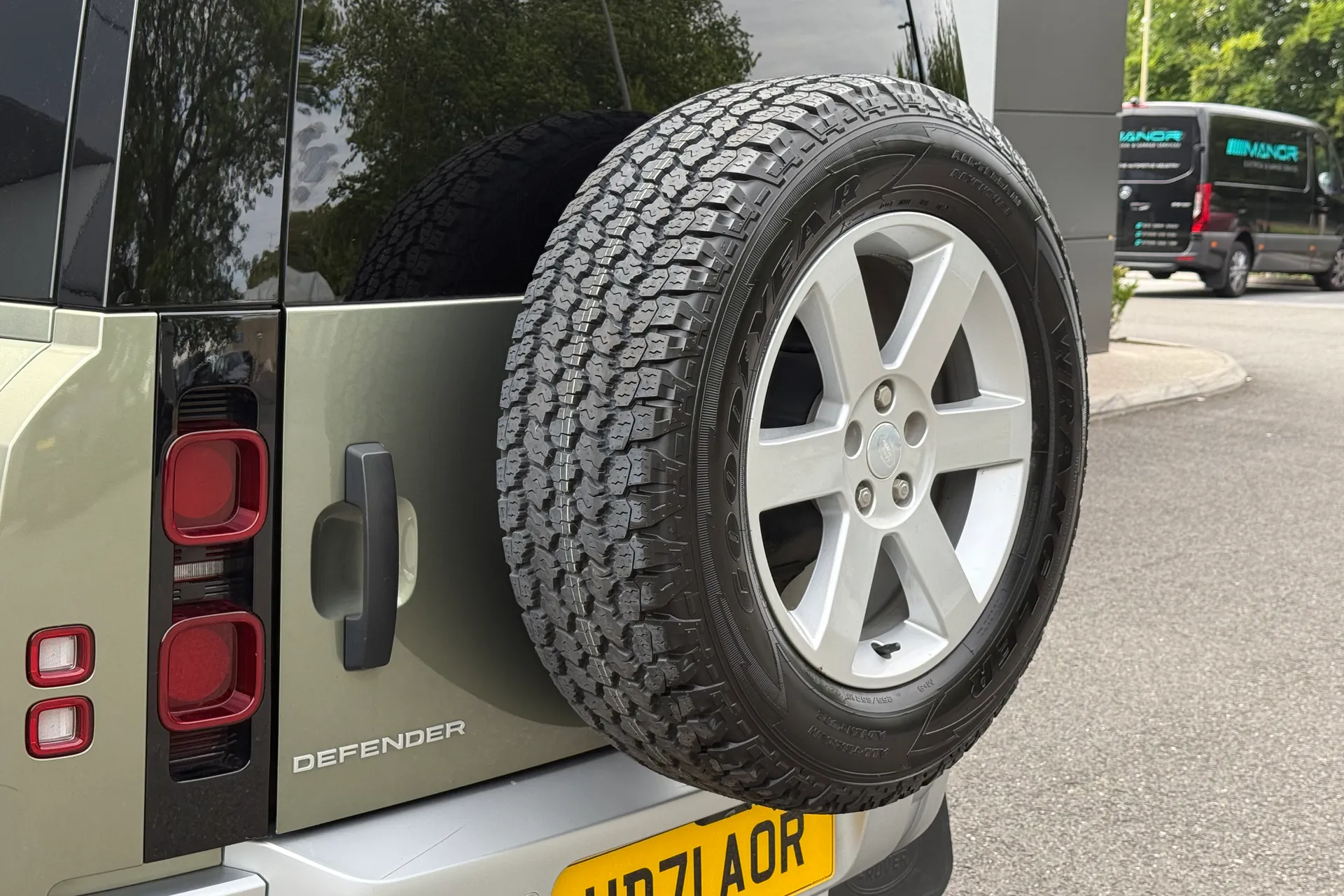 LAND ROVER DEFENDER thumbnail image number 36