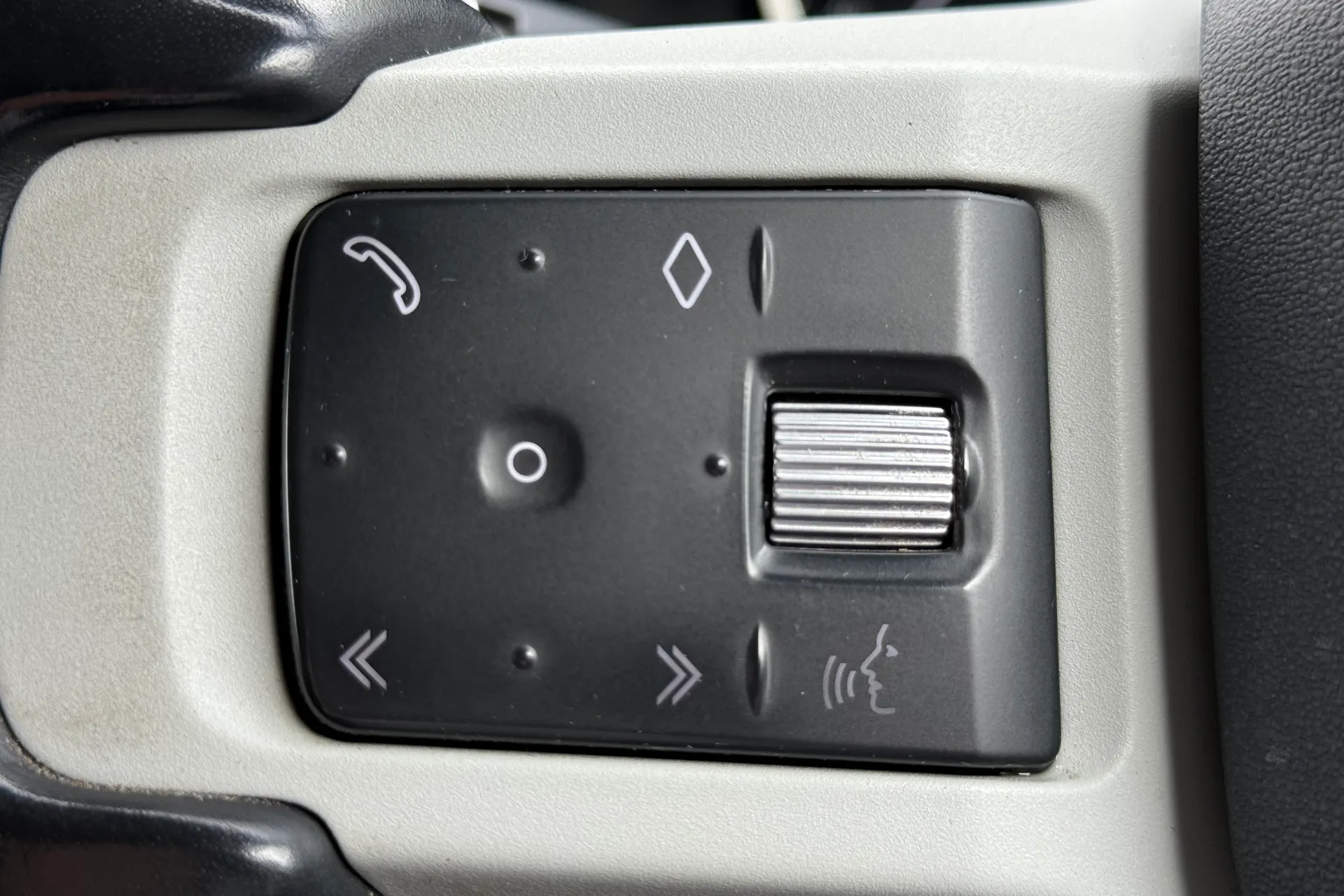 LAND ROVER DEFENDER thumbnail image number 22