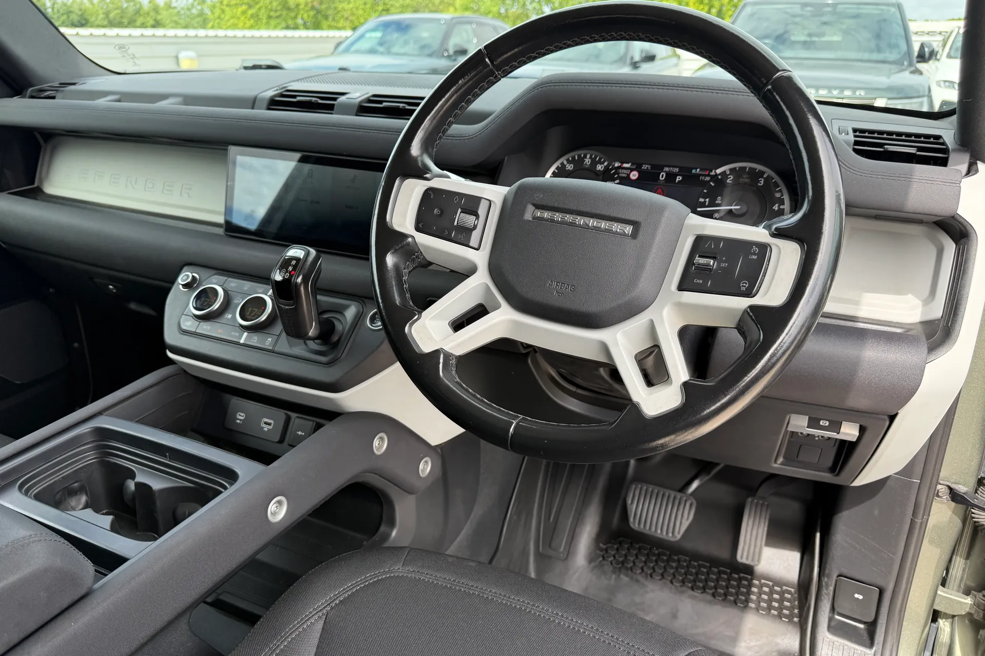 LAND ROVER DEFENDER thumbnail image number 28