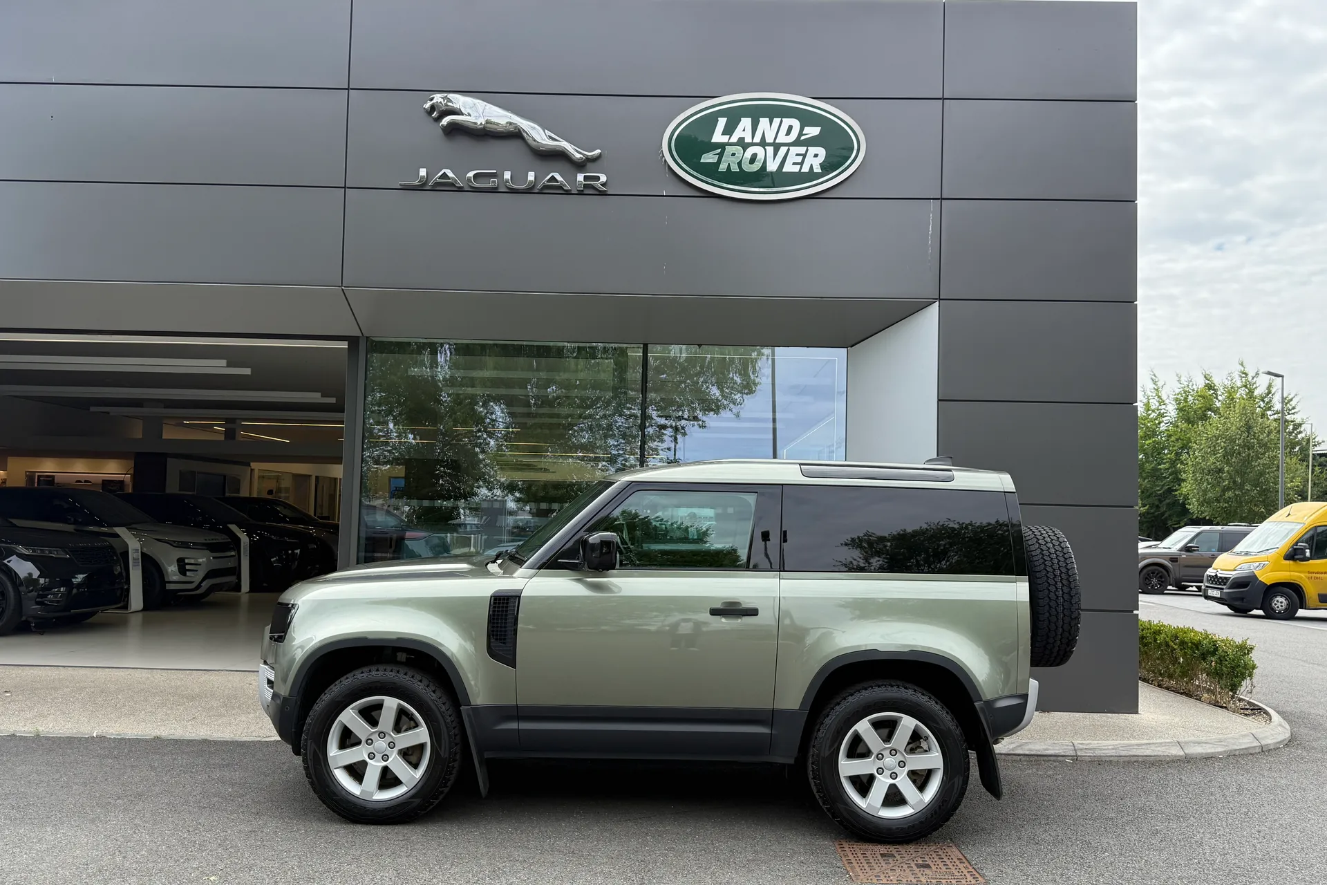 LAND ROVER DEFENDER thumbnail image number 23
