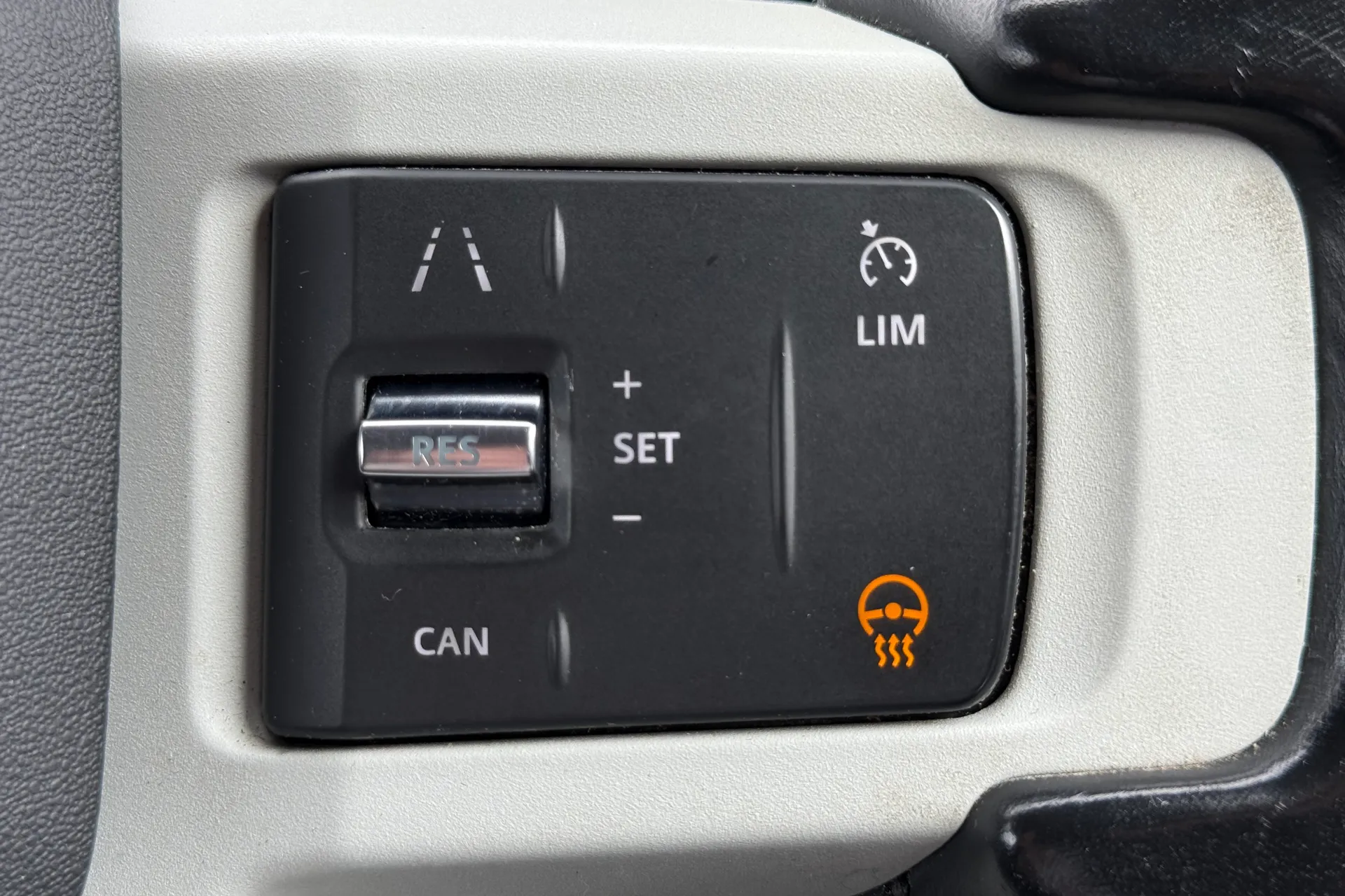 LAND ROVER DEFENDER thumbnail image number 24