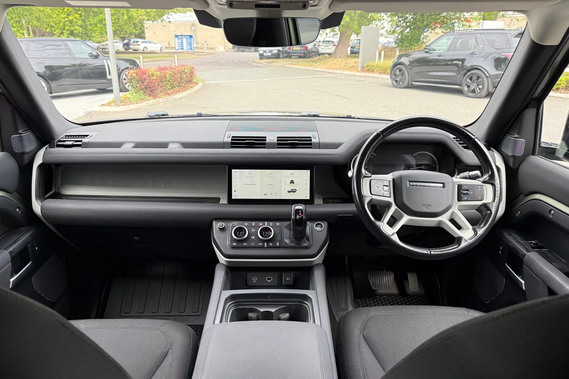 LAND ROVER DEFENDER thumbnail image number 3
