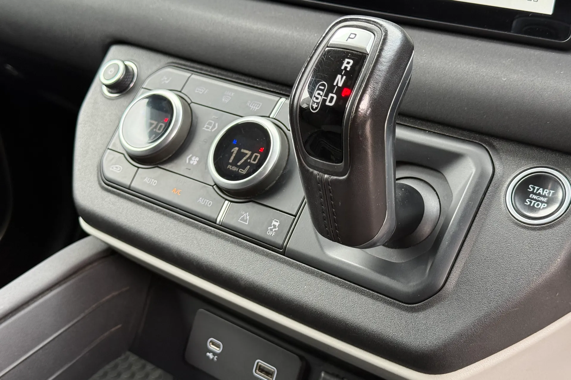 LAND ROVER DEFENDER thumbnail image number 18
