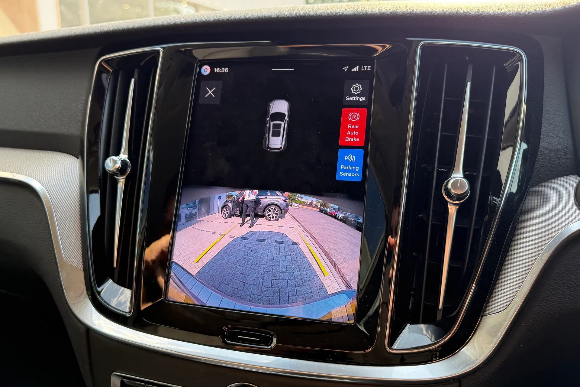 Volvo V60 thumbnail image number 4