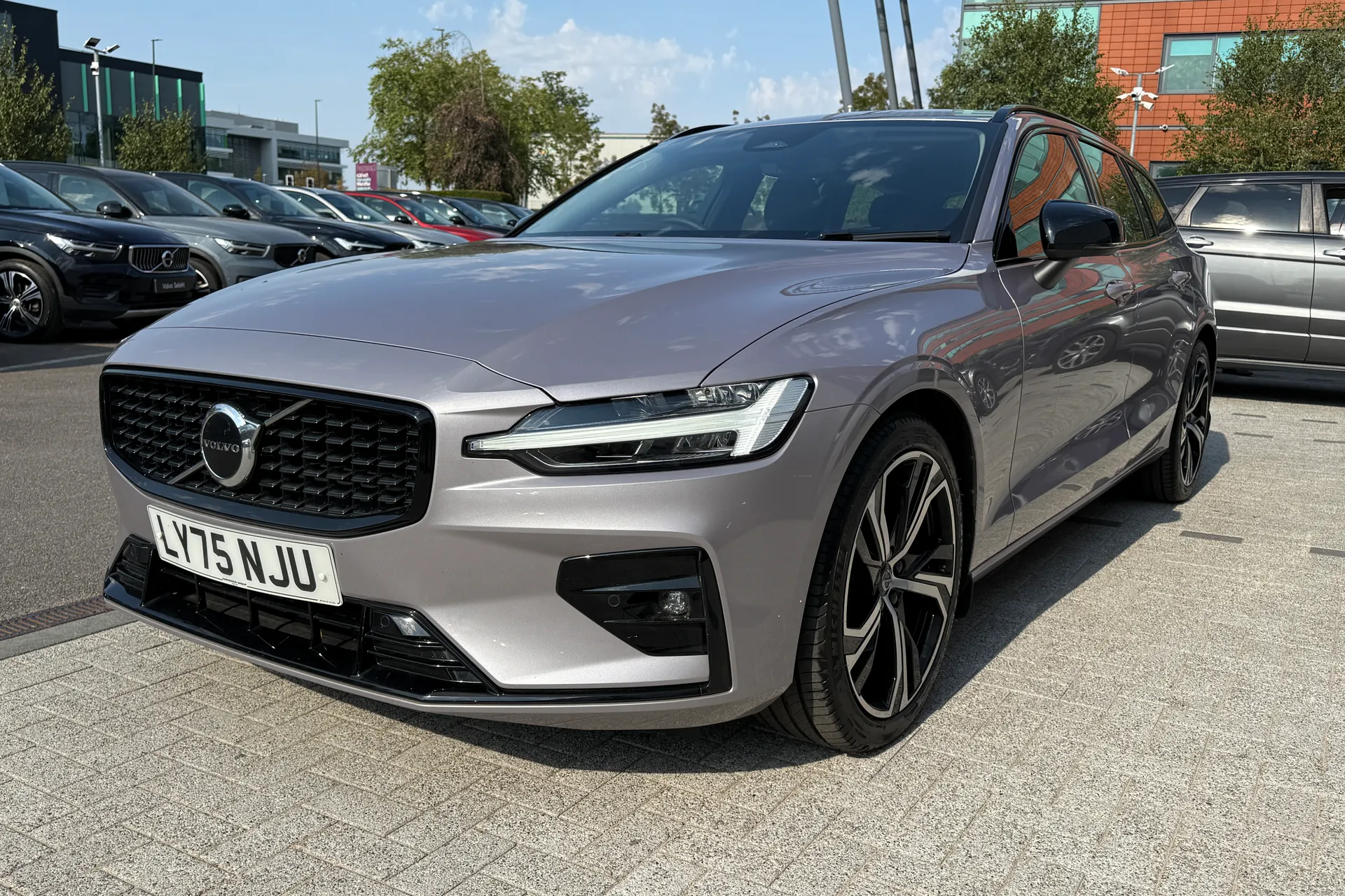 Volvo V60 thumbnail image number 12