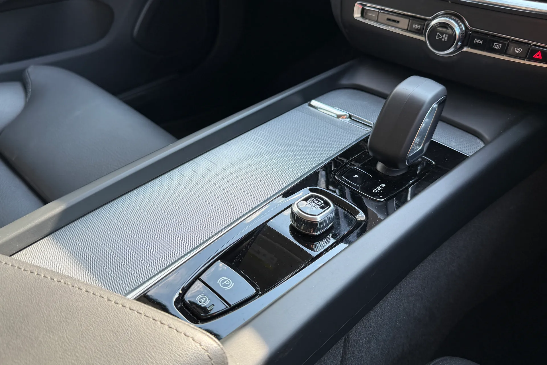 Volvo V60 thumbnail image number 41