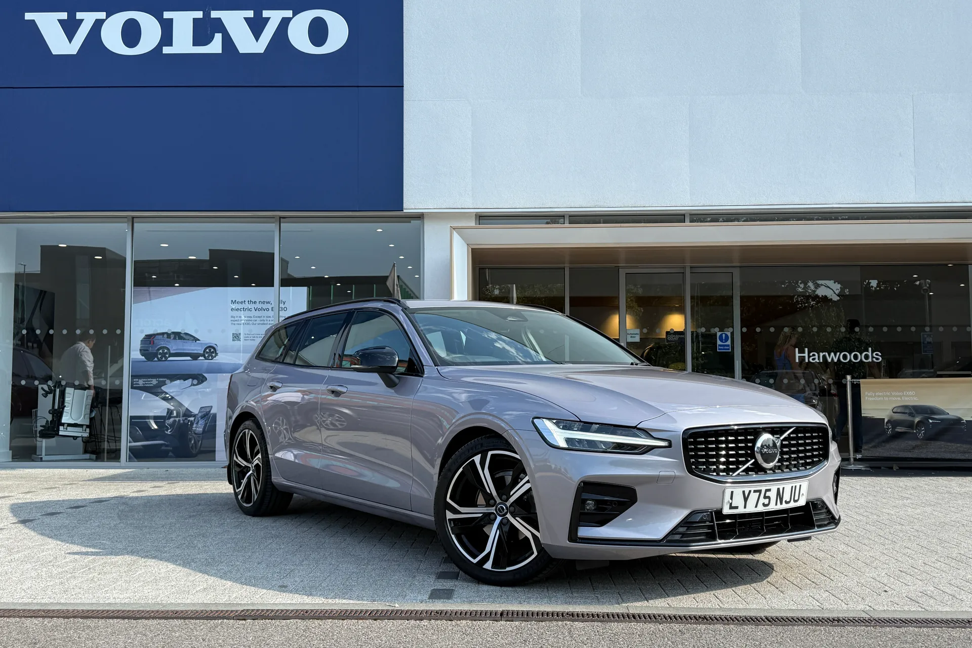 Volvo V60 focused image