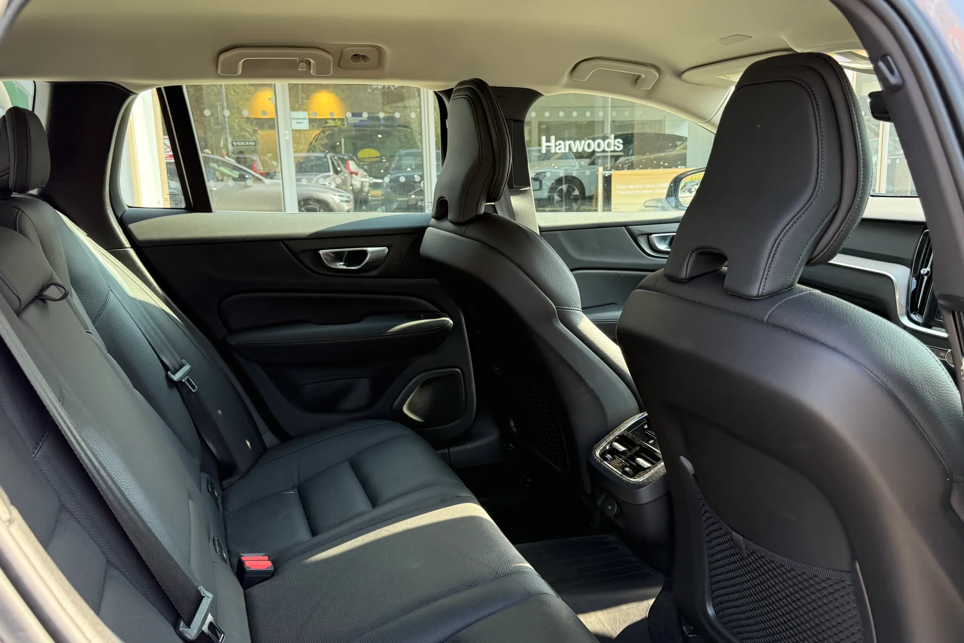 Volvo V60 thumbnail image number 23