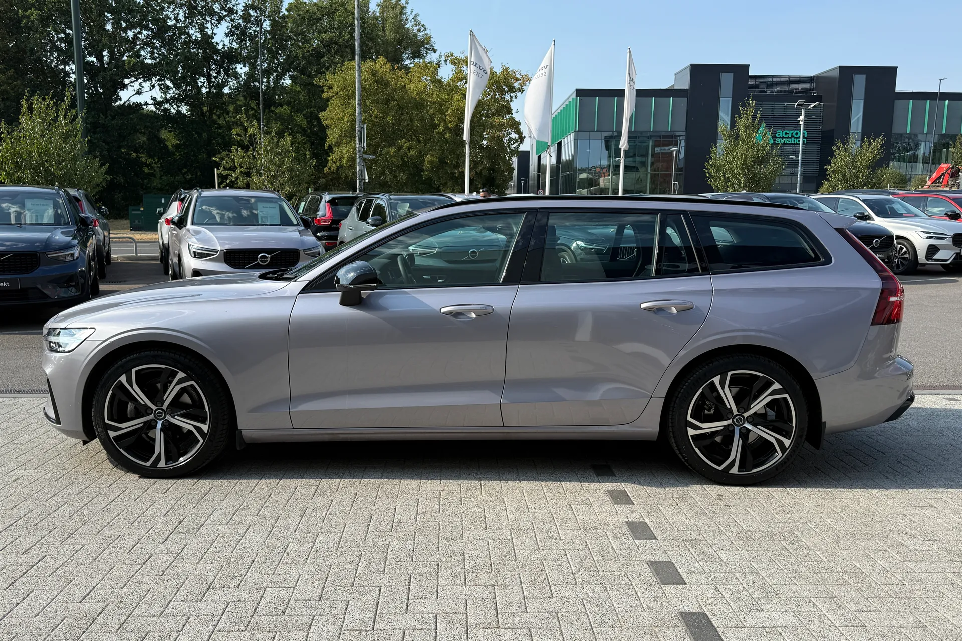 Volvo V60 thumbnail image number 11