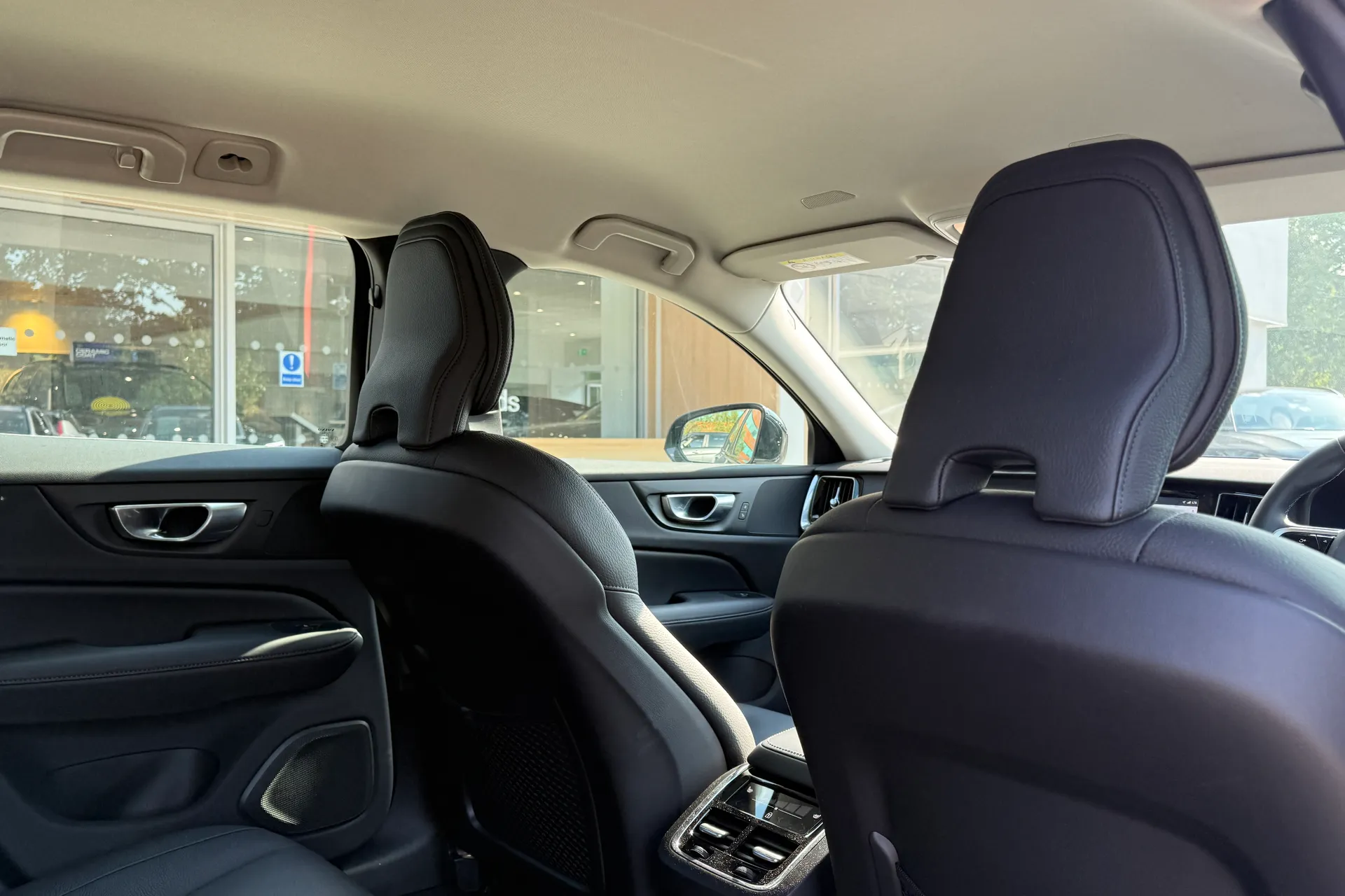 Volvo V60 thumbnail image number 24