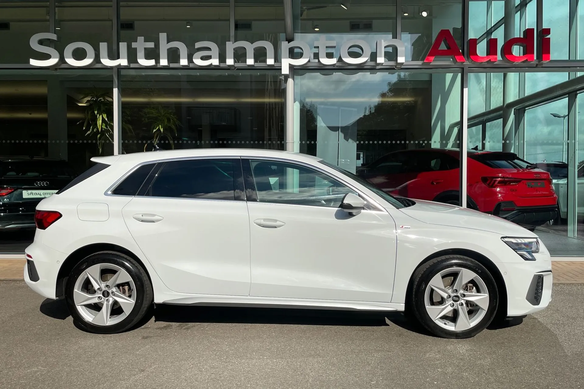 Audi A3 thumbnail image number 2