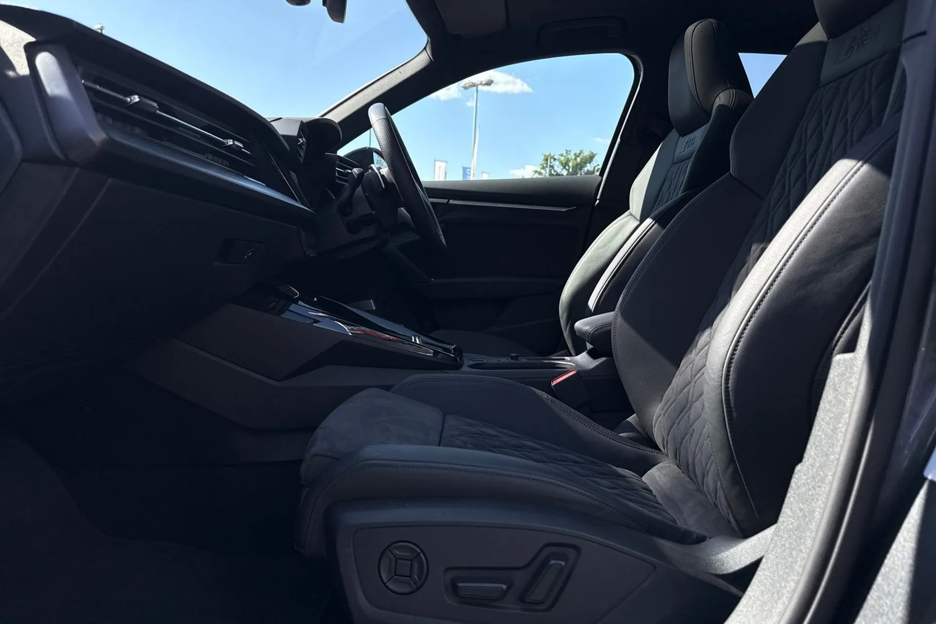 Audi RS3 thumbnail image number 28