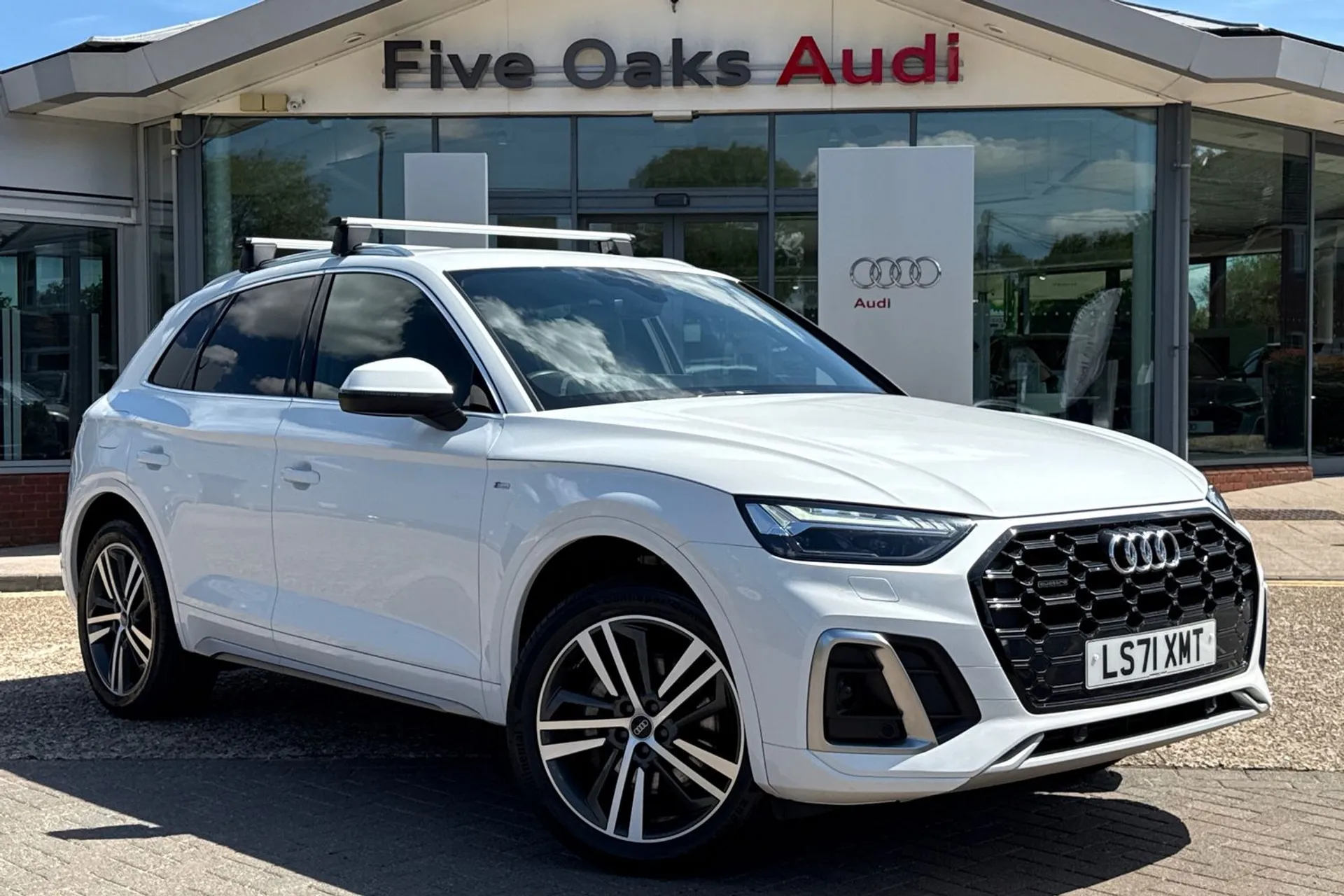 Audi Q5 focused image