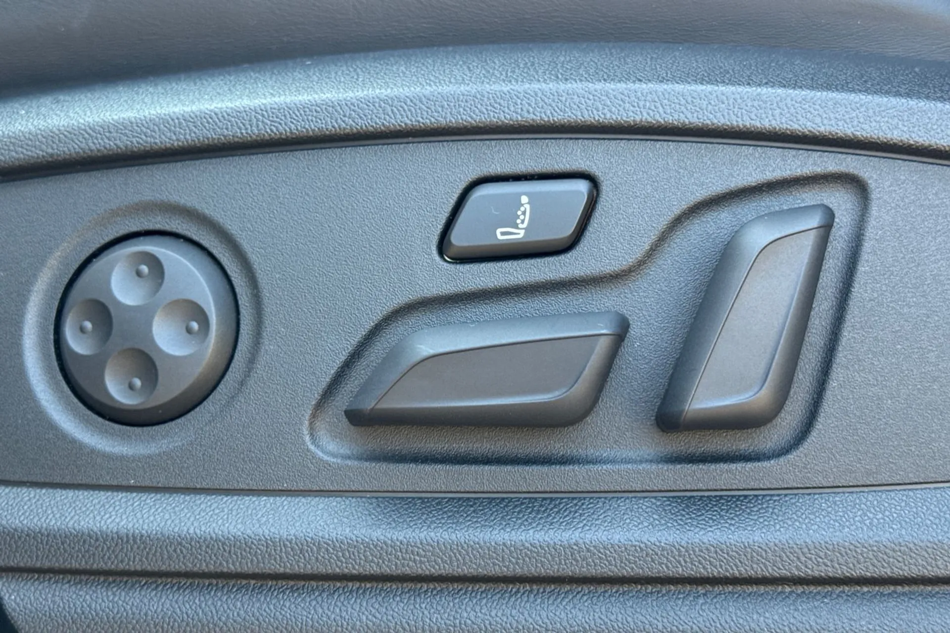 Audi Q5 thumbnail image number 31