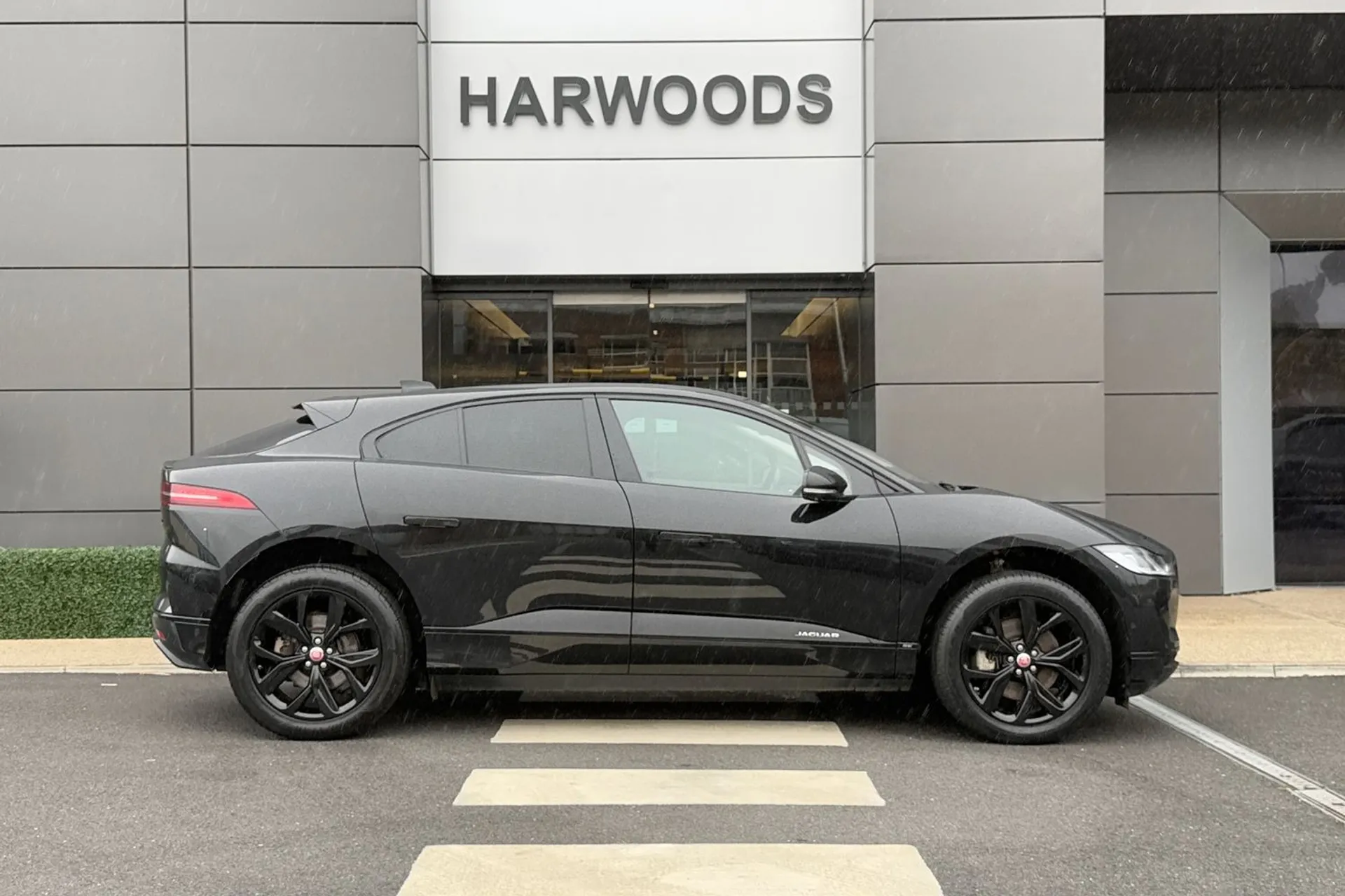 Jaguar I-PACE thumbnail image number 2