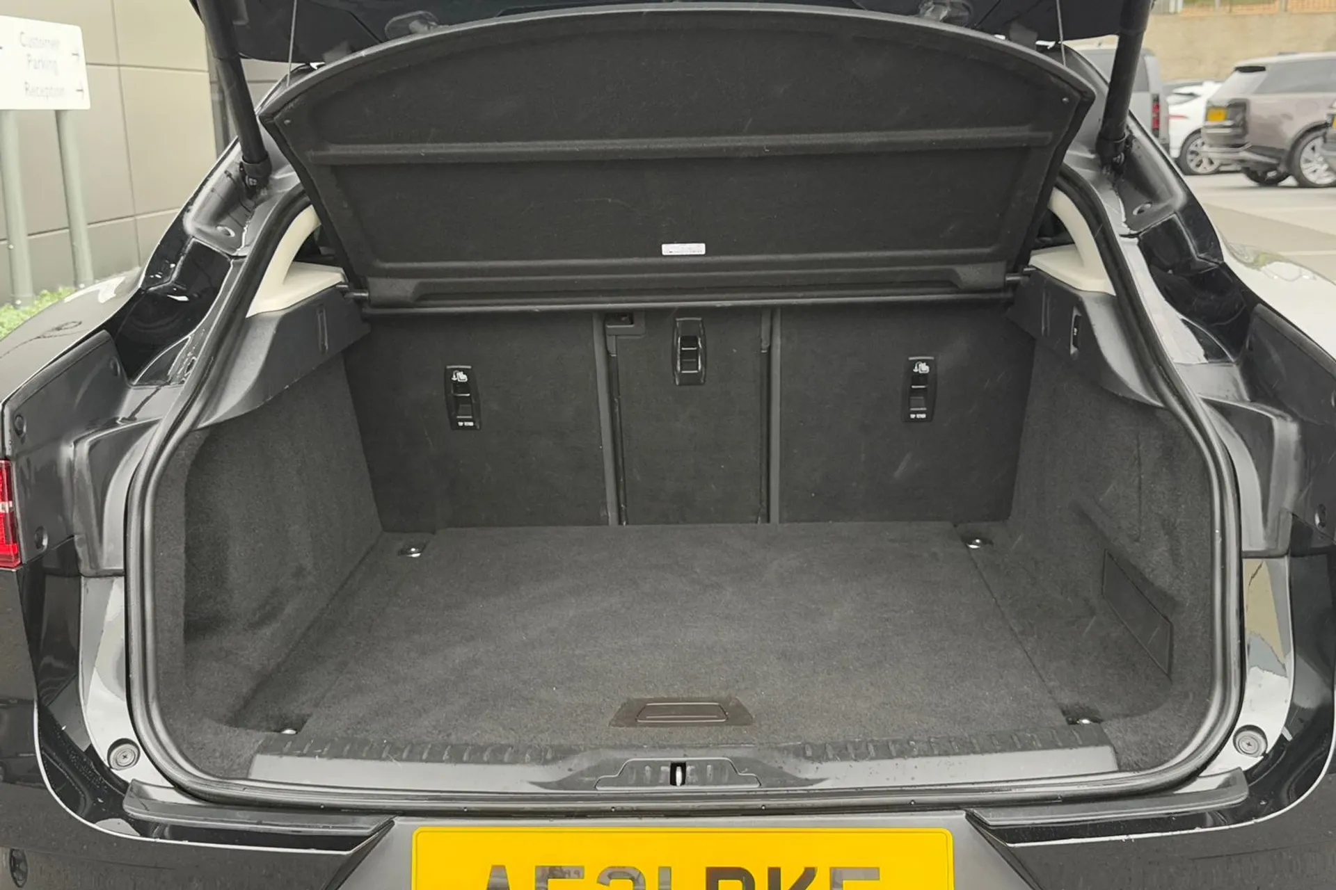 Jaguar I-PACE thumbnail image number 41