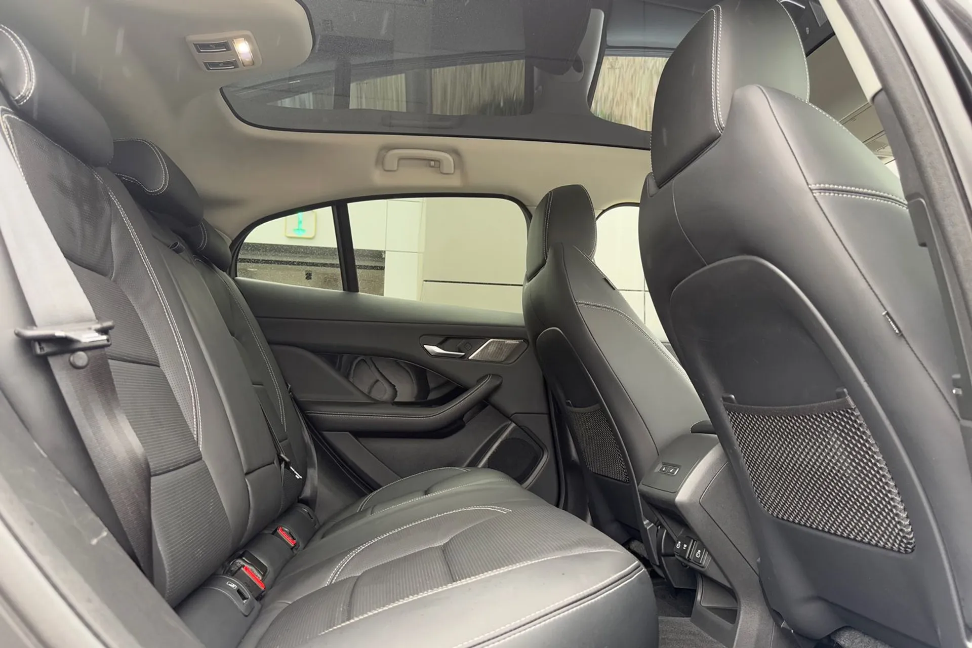 Jaguar I-PACE thumbnail image number 47