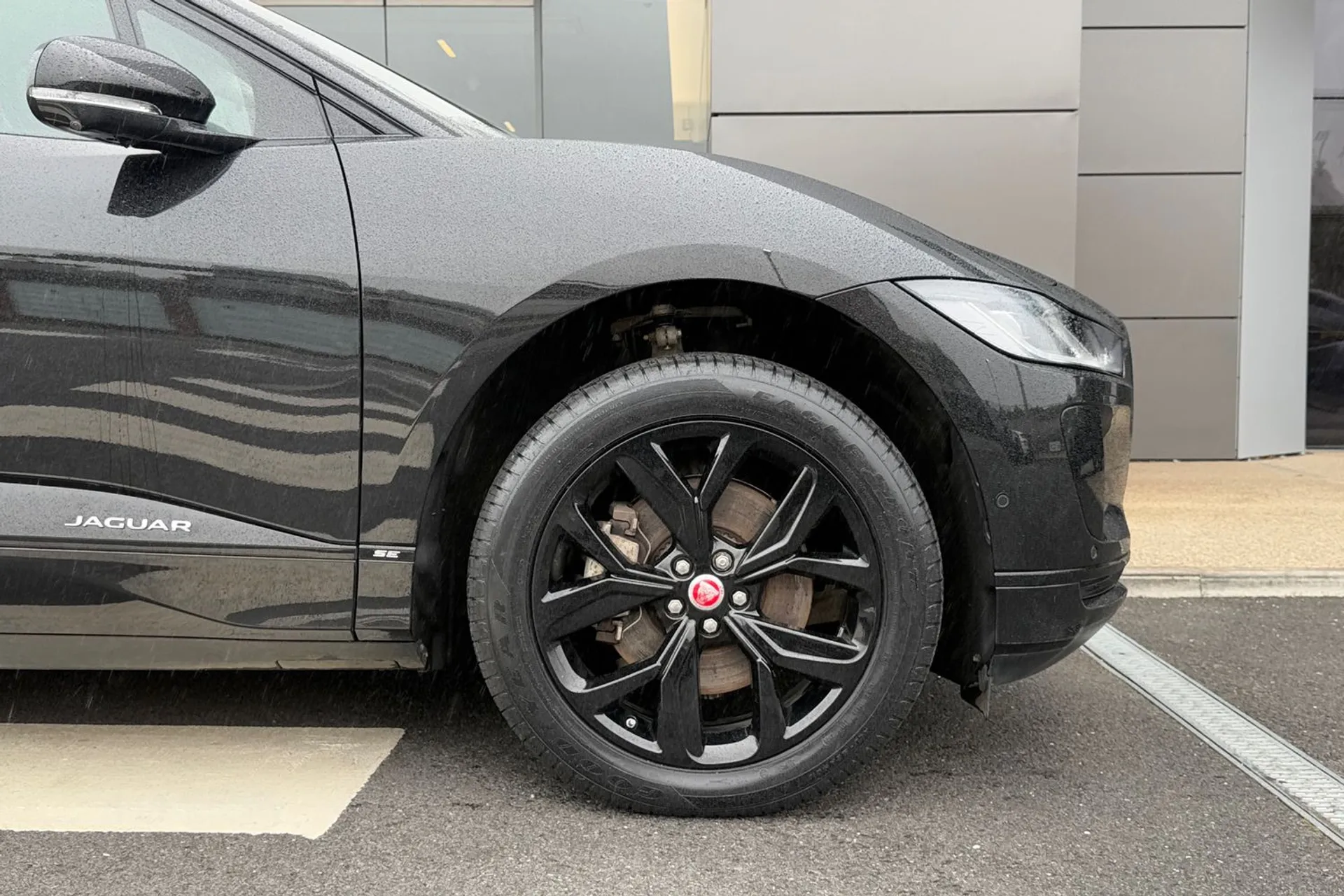 Jaguar I-PACE thumbnail image number 22