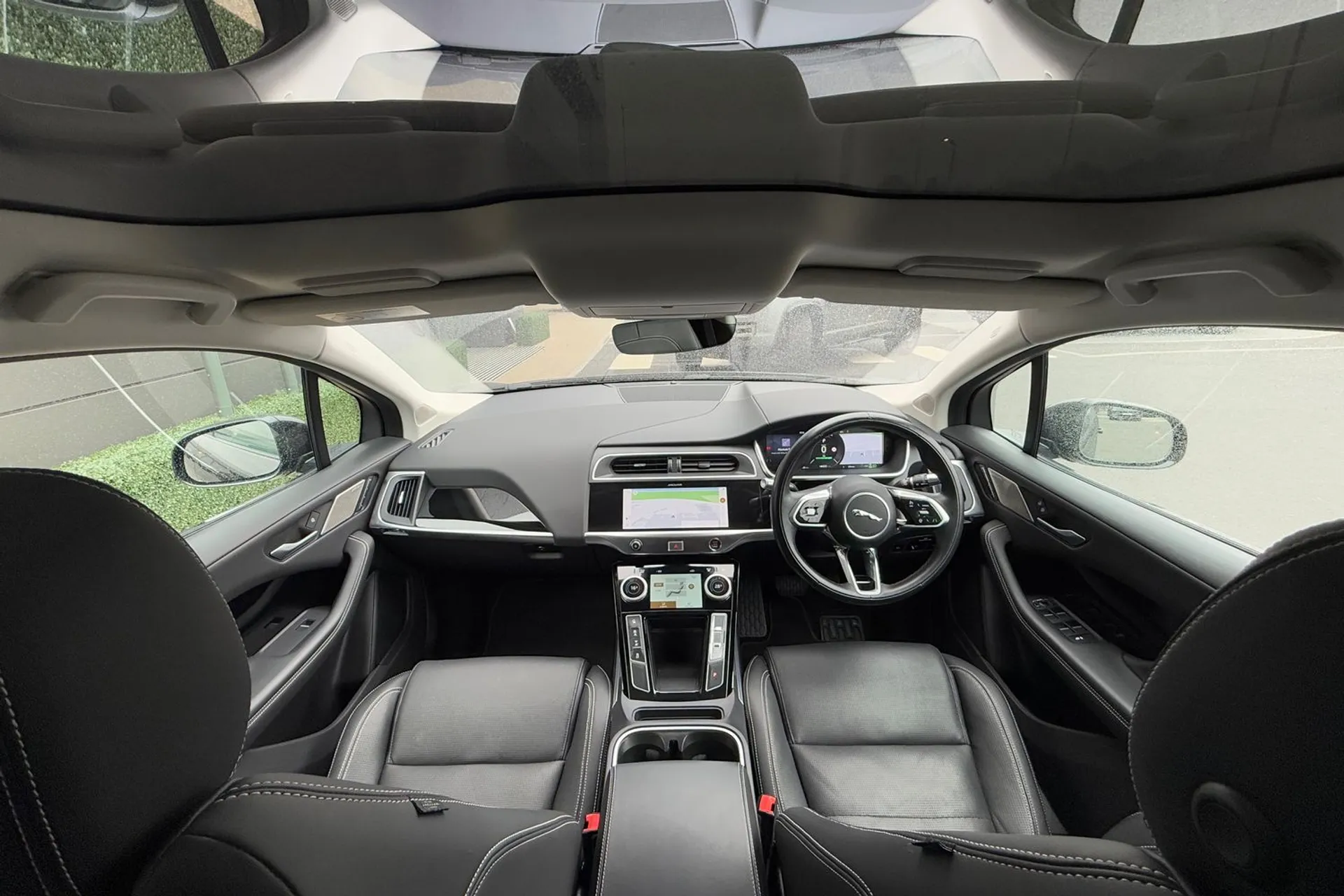 Jaguar I-PACE thumbnail image number 3