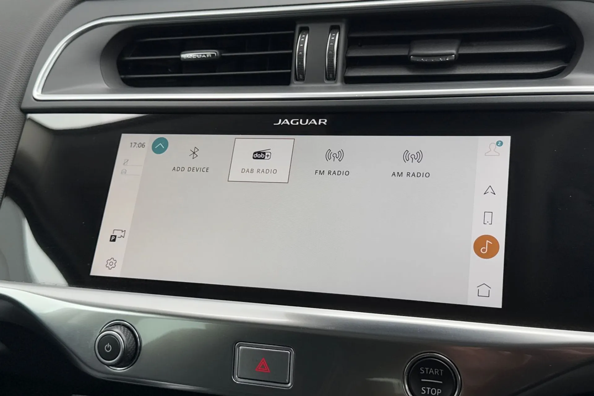 Jaguar I-PACE thumbnail image number 21