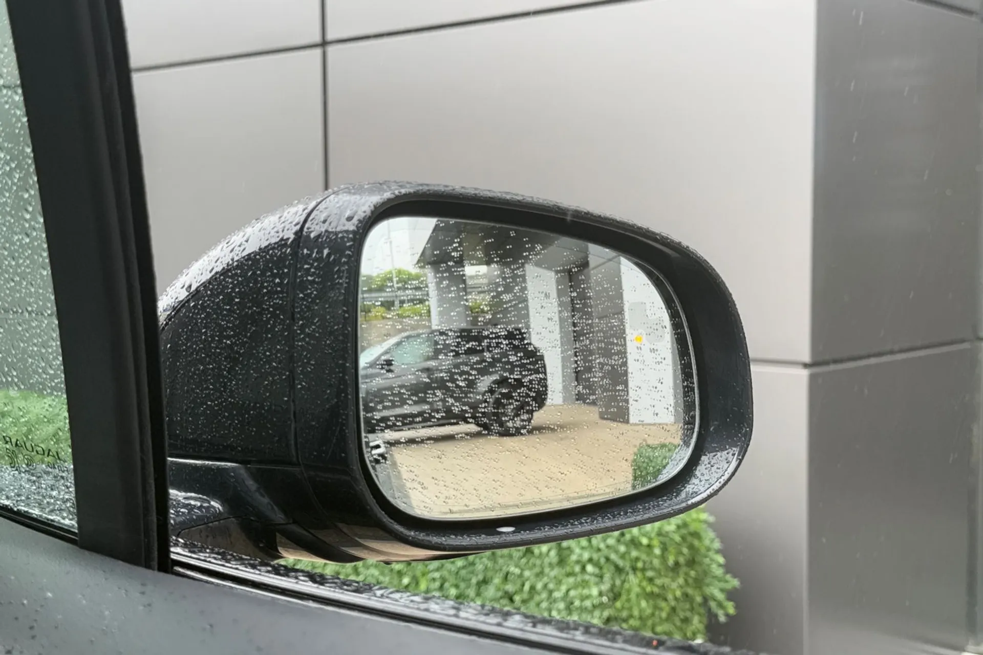 Jaguar I-PACE thumbnail image number 9