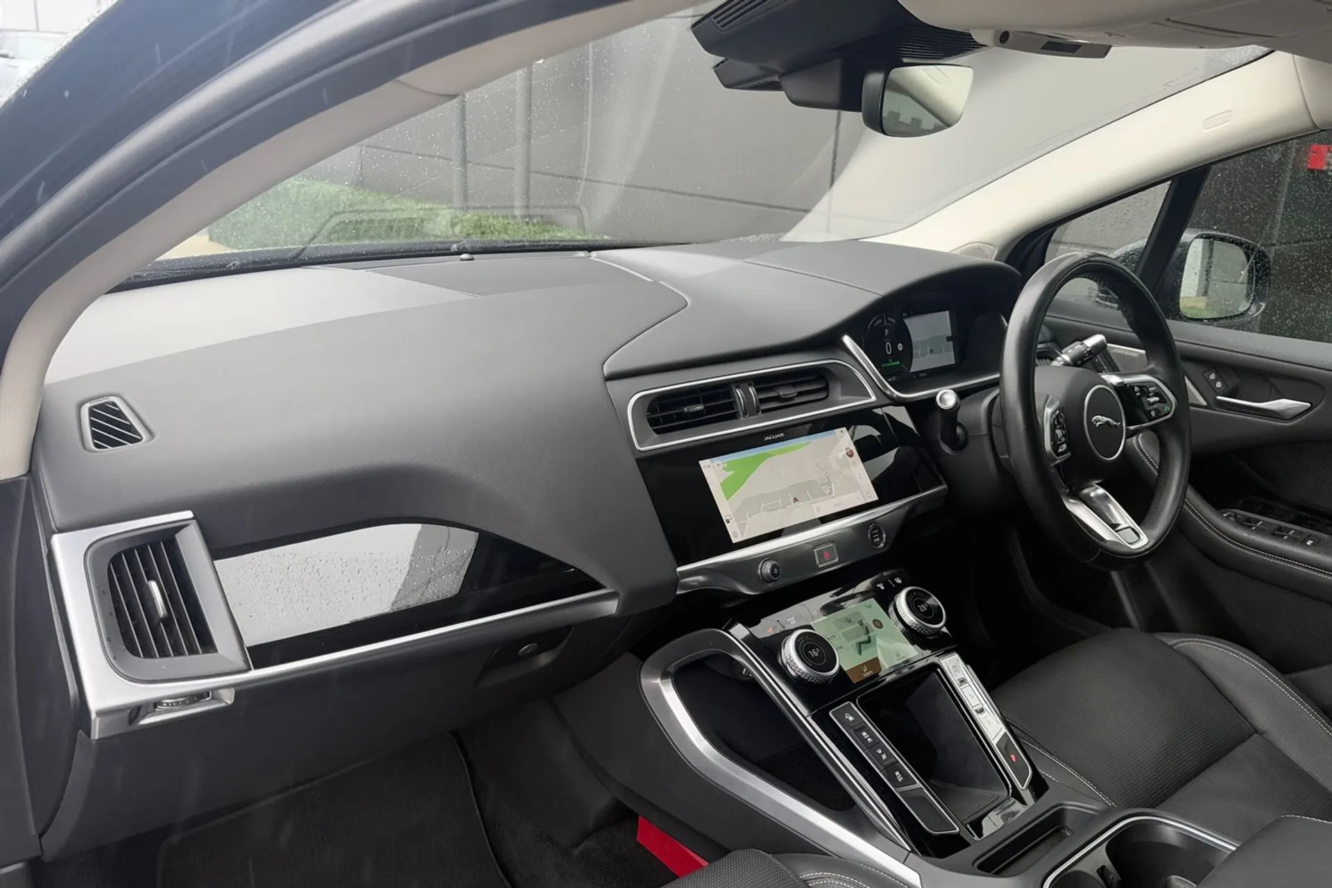 Jaguar I-PACE thumbnail image number 52