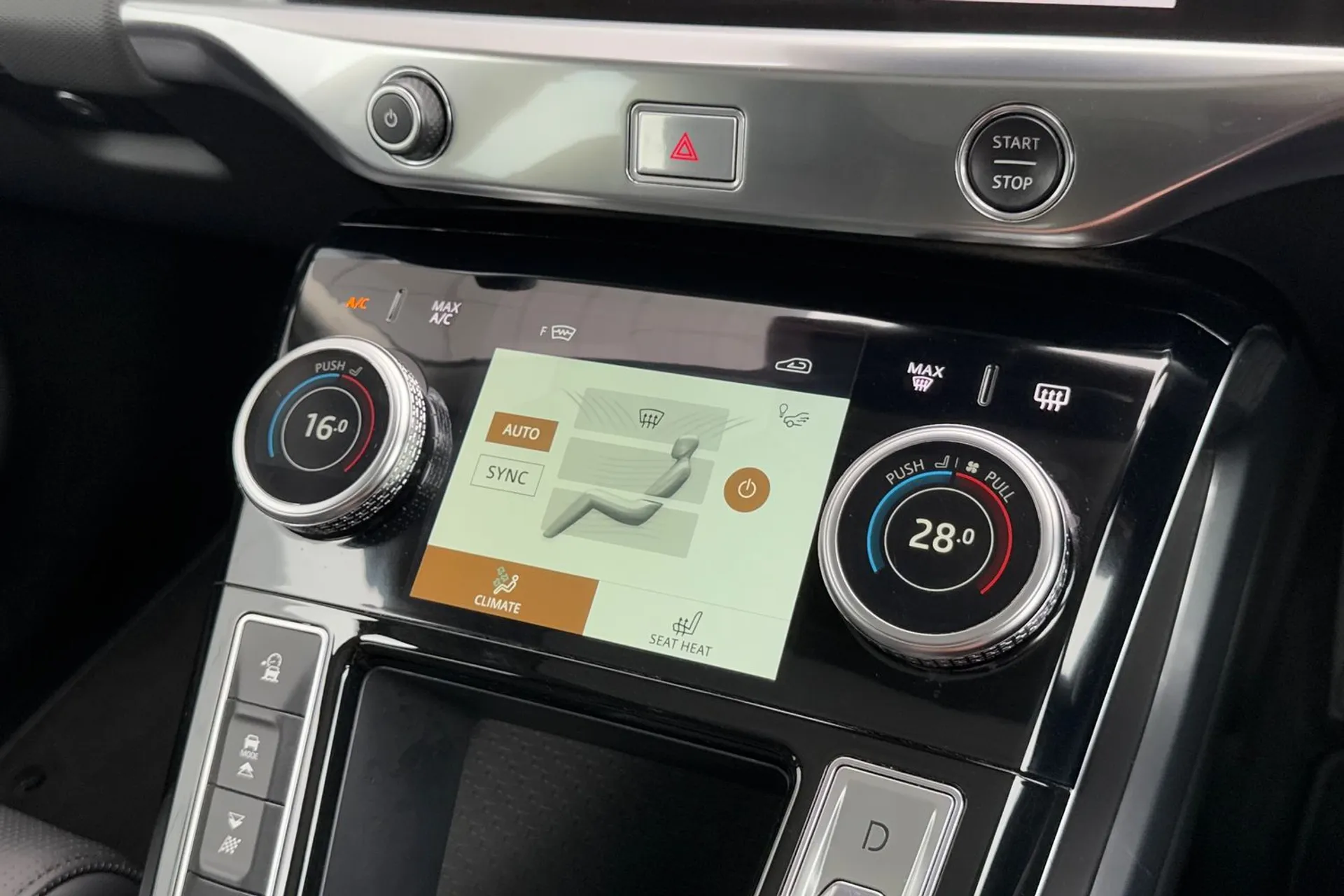 Jaguar I-PACE thumbnail image number 30