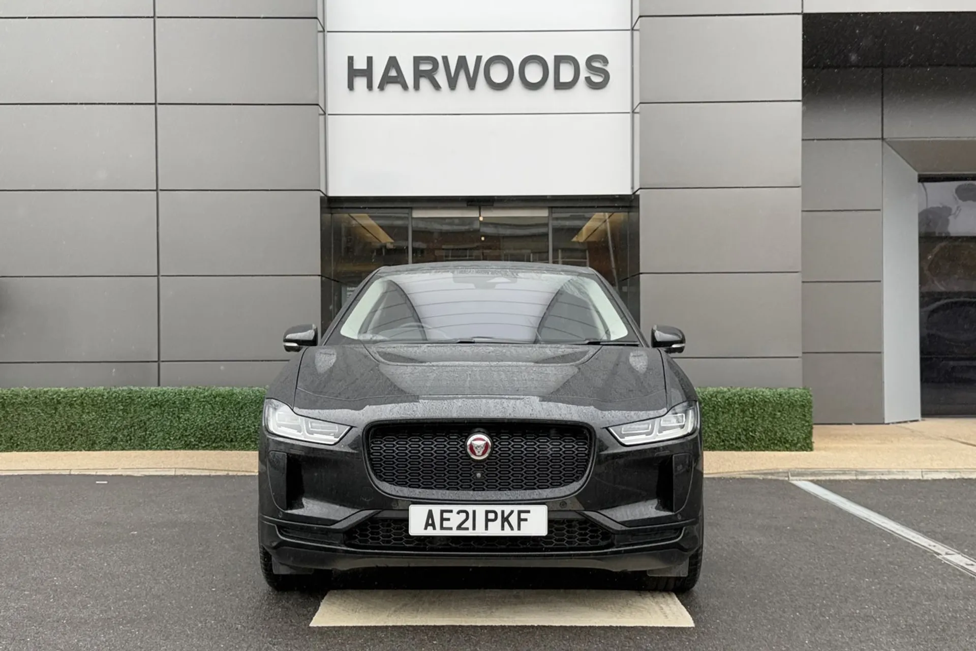 Jaguar I-PACE thumbnail image number 16