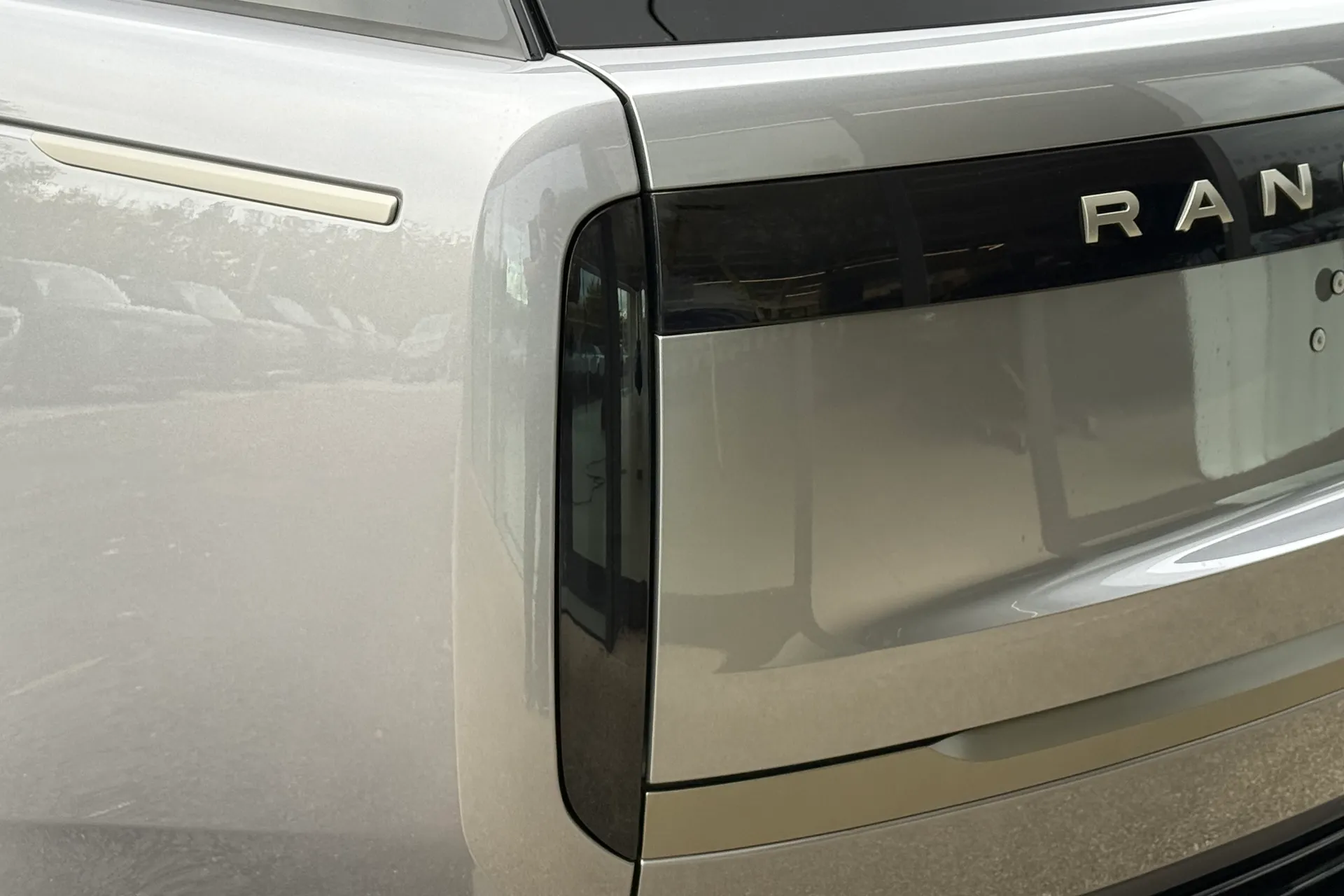 LAND ROVER RANGE ROVER thumbnail image number 19