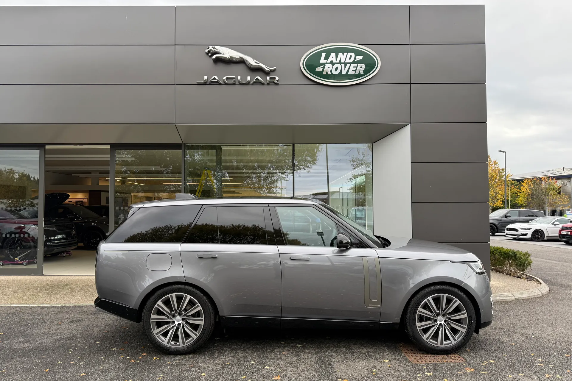 LAND ROVER RANGE ROVER thumbnail image number 5