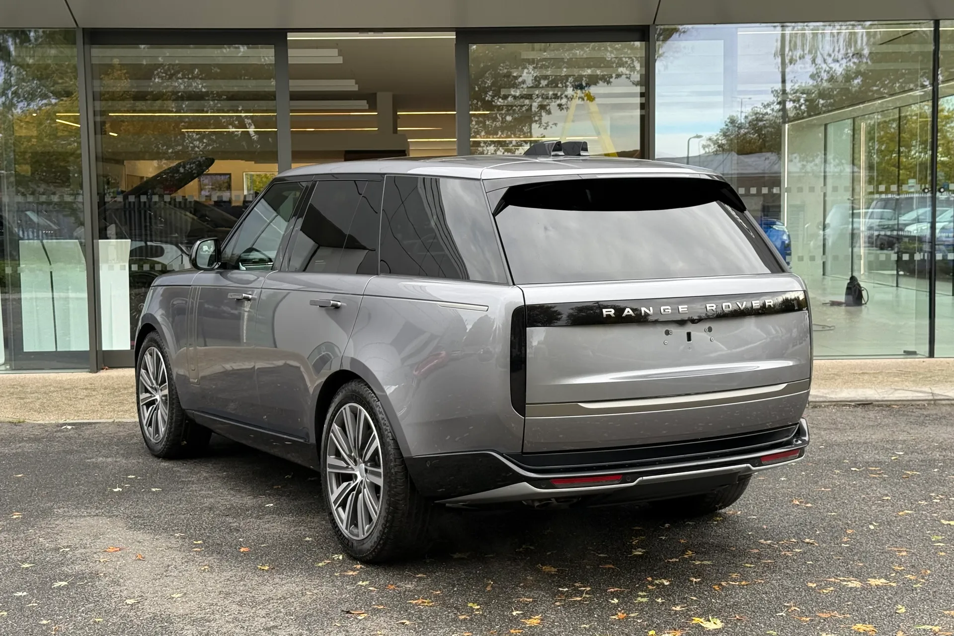 LAND ROVER RANGE ROVER thumbnail image number 2