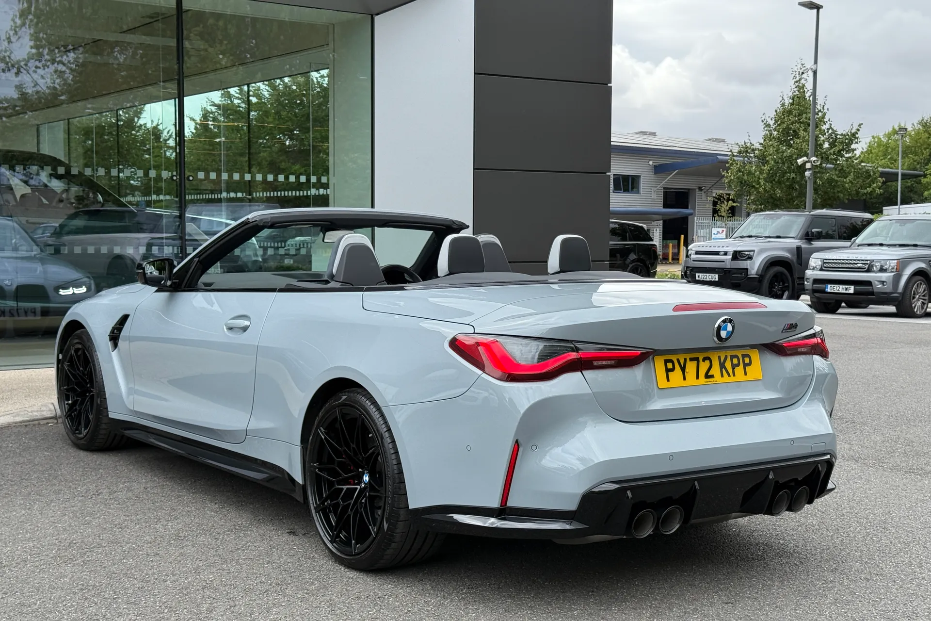 BMW M4 thumbnail image number 24