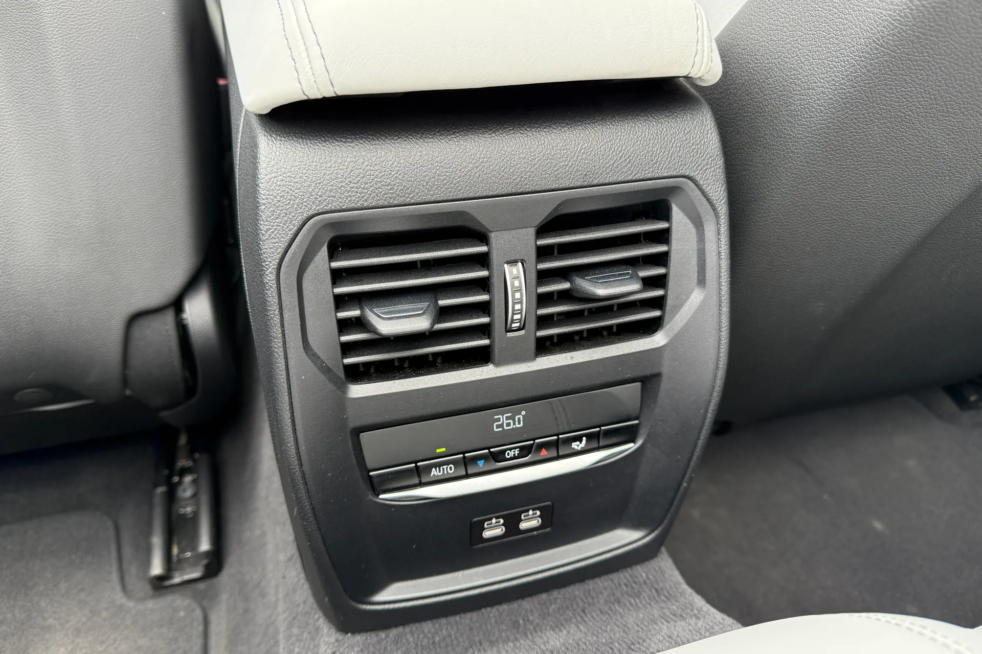 BMW M4 thumbnail image number 38