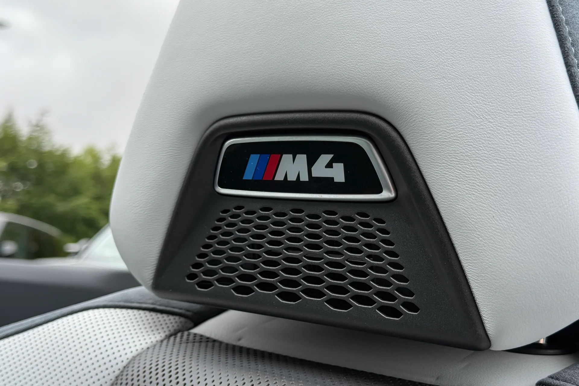 BMW M4 thumbnail image number 34