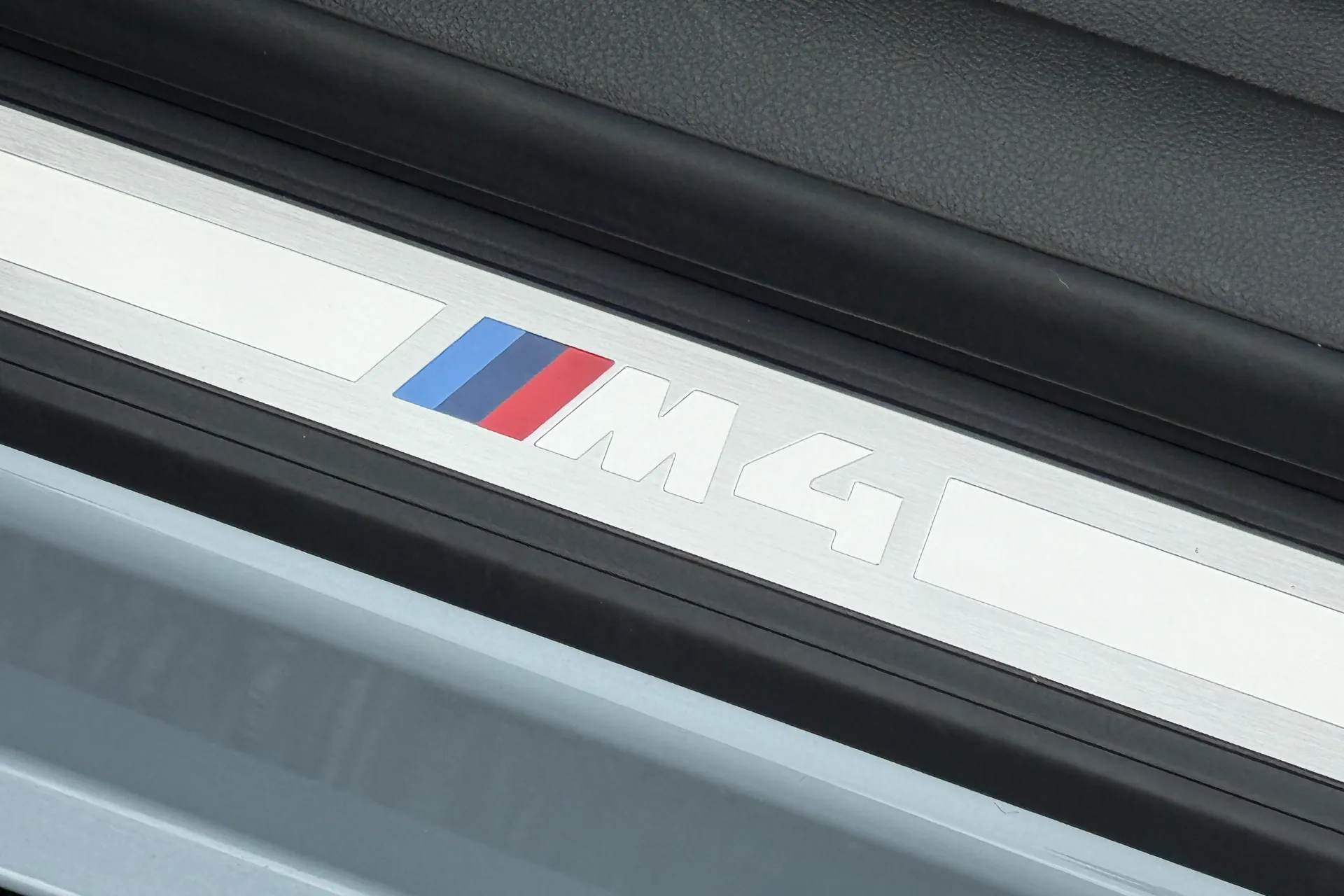 BMW M4 thumbnail image number 32