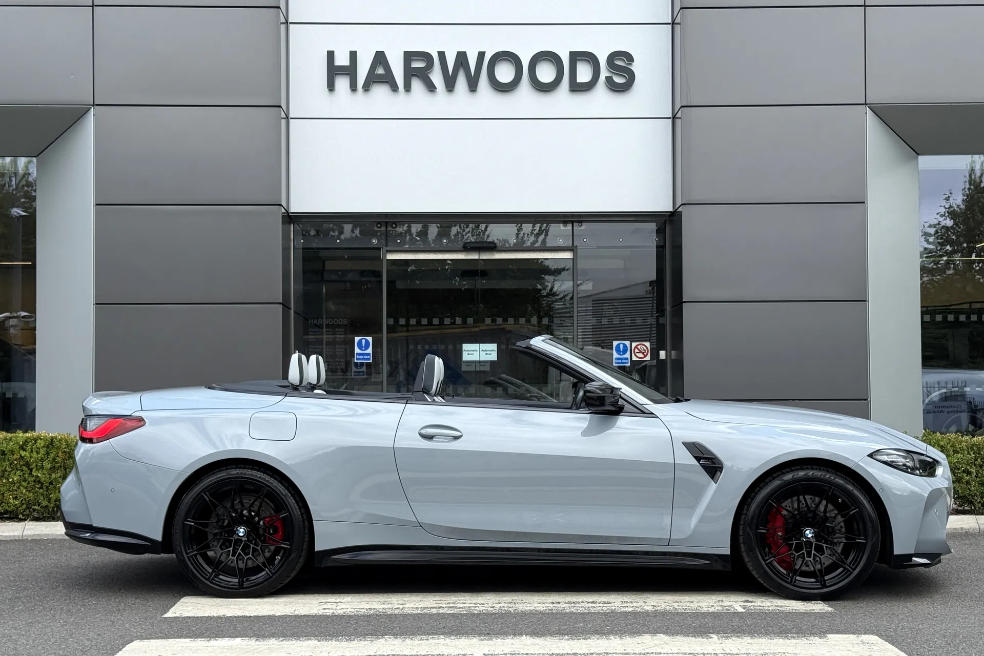 BMW M4 thumbnail image number 2