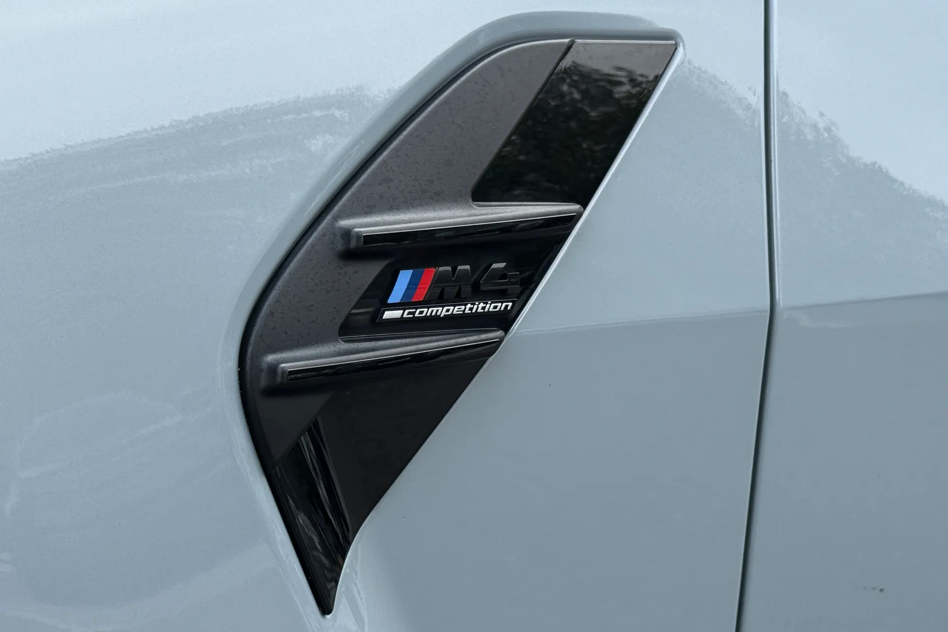 BMW M4 thumbnail image number 12
