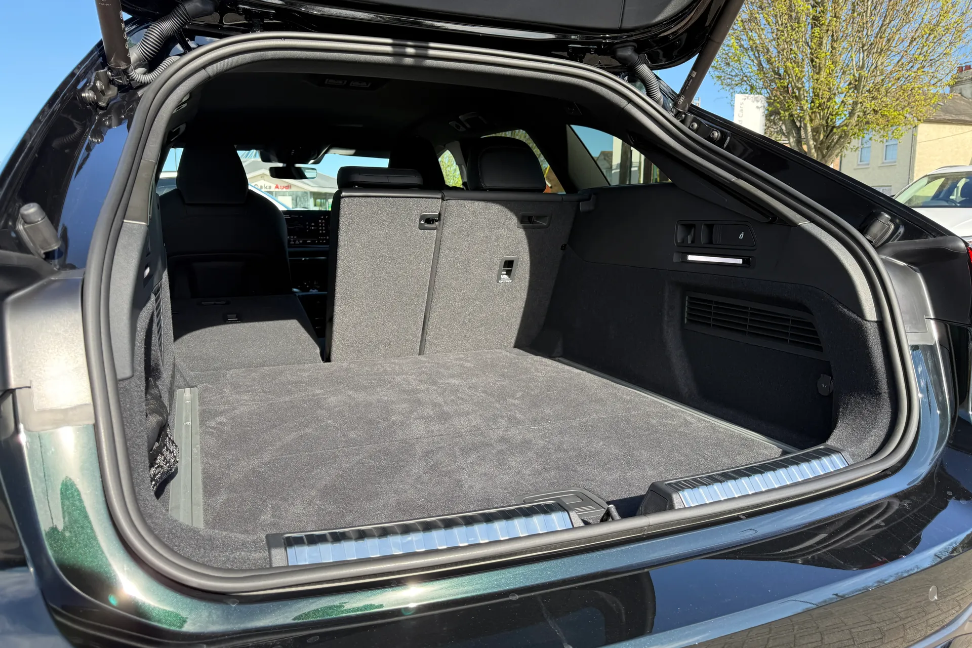 Audi A6 thumbnail image number 43