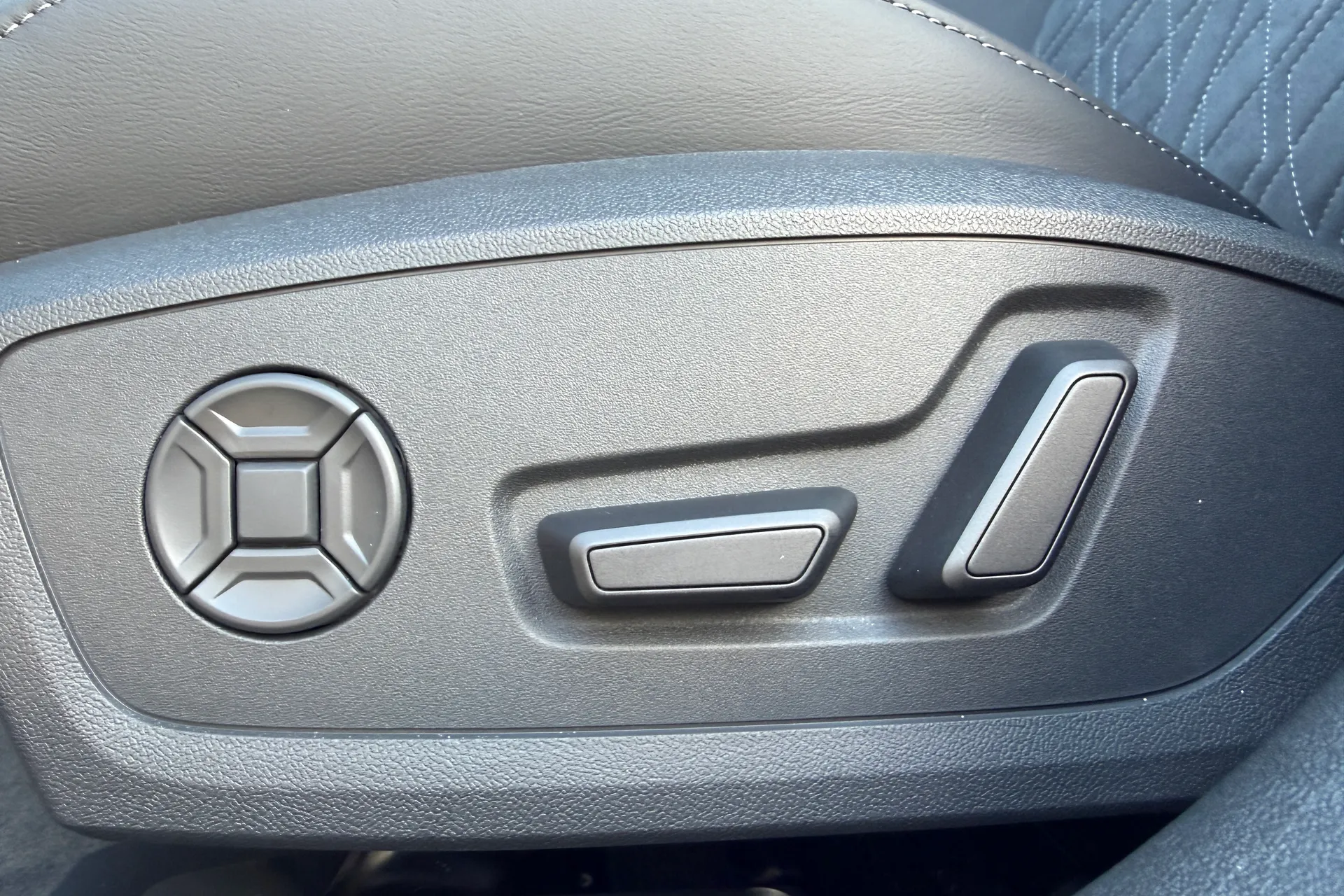 Audi A6 thumbnail image number 23