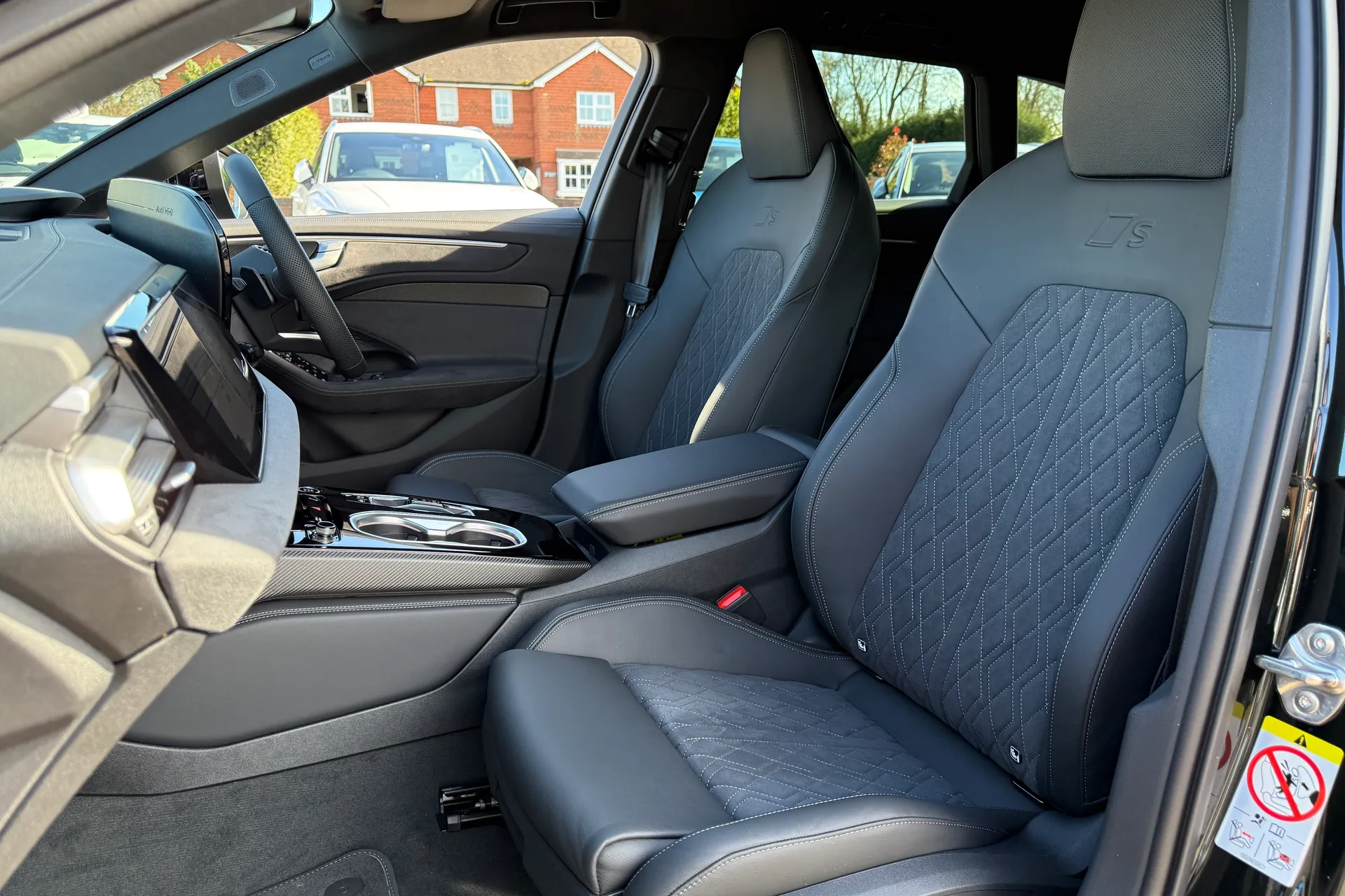Audi A6 thumbnail image number 37