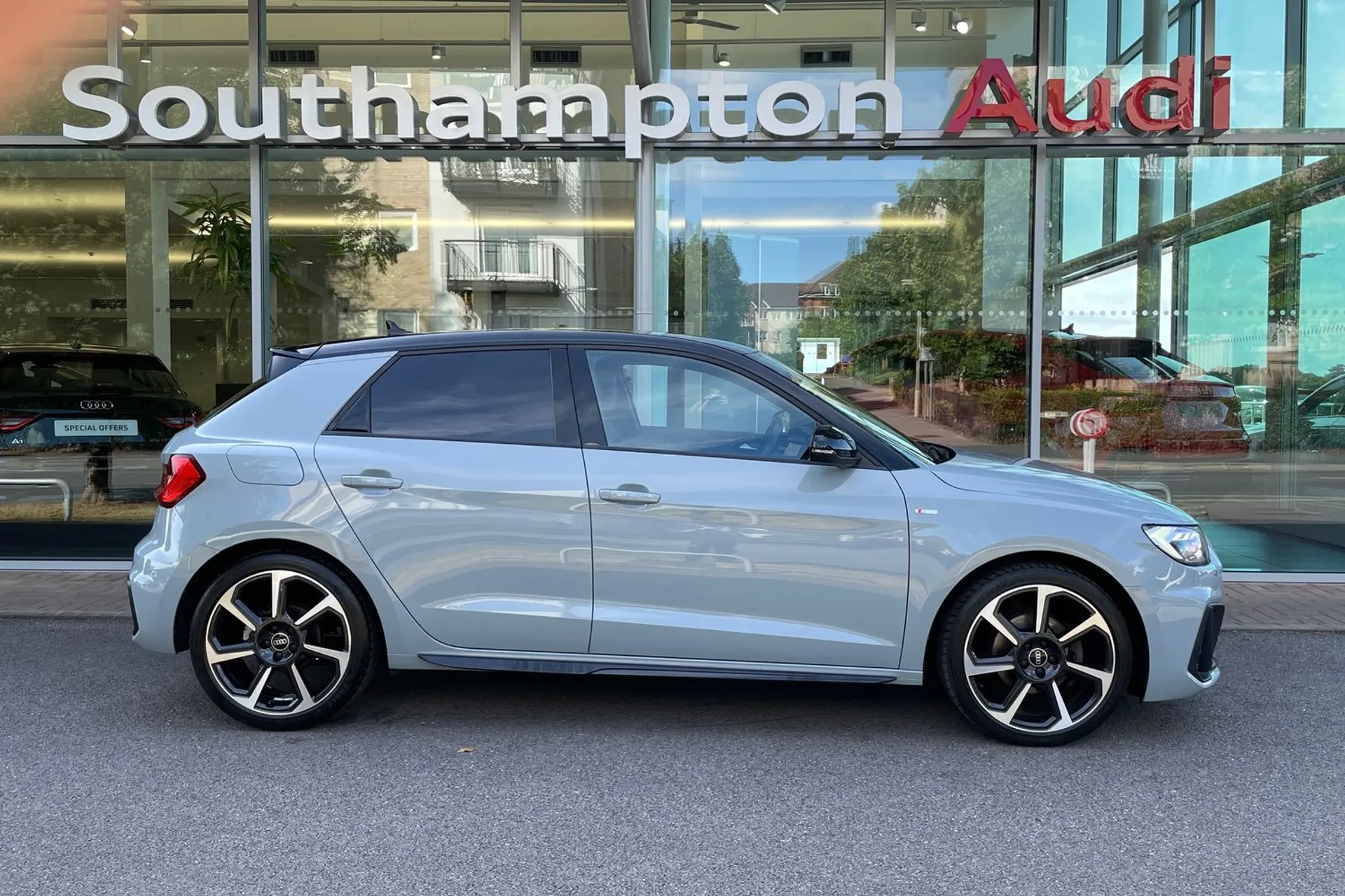 Audi A1 thumbnail image number 2