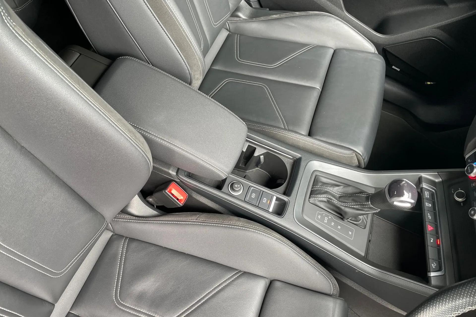 Audi Q3 thumbnail image number 40