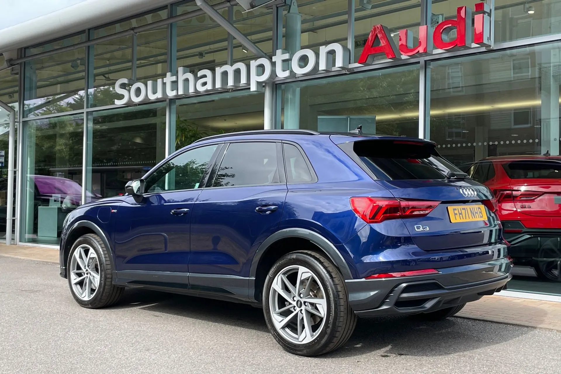Audi Q3 thumbnail image number 8