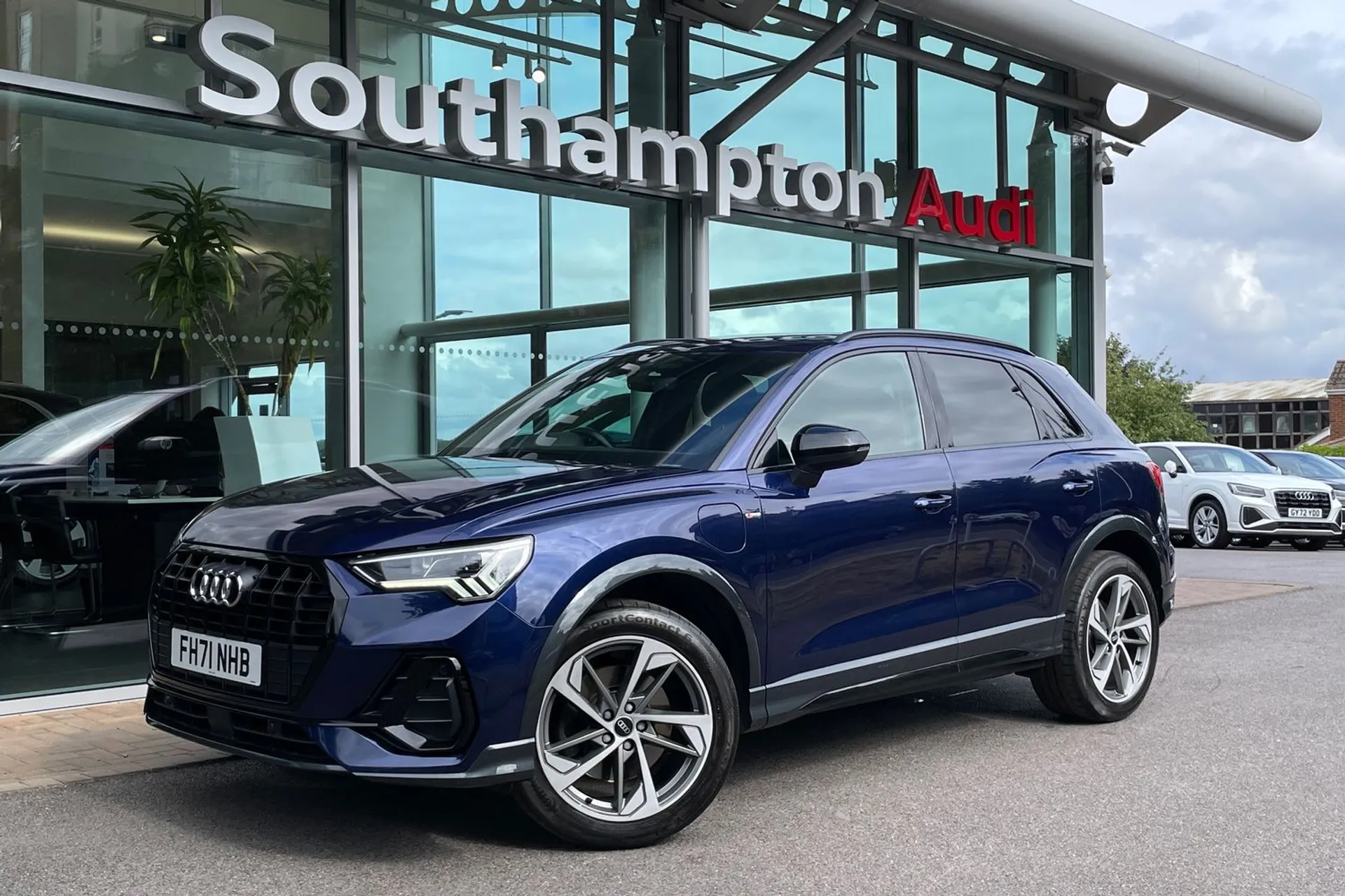 Audi Q3 thumbnail image number 10