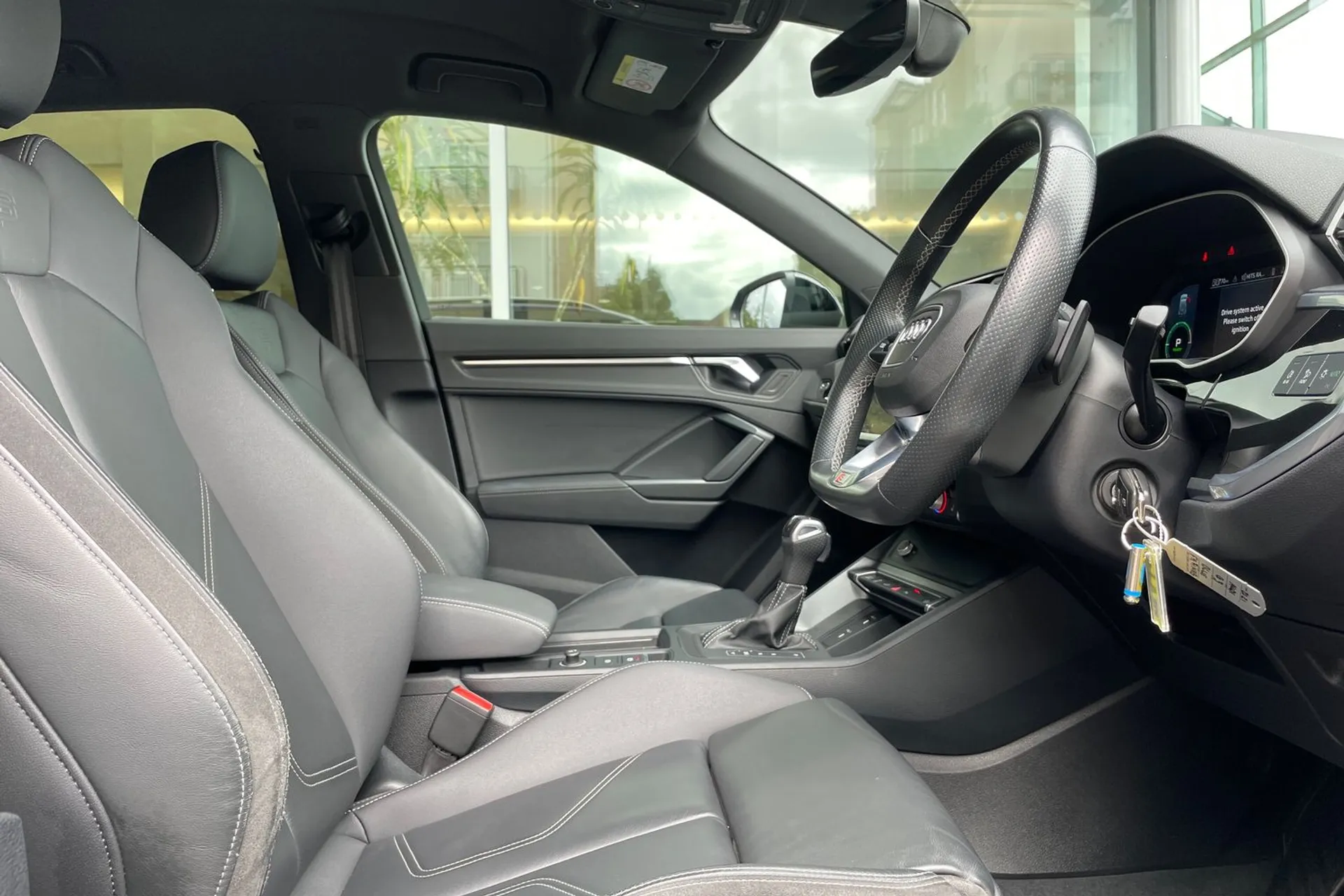 Audi Q3 thumbnail image number 24