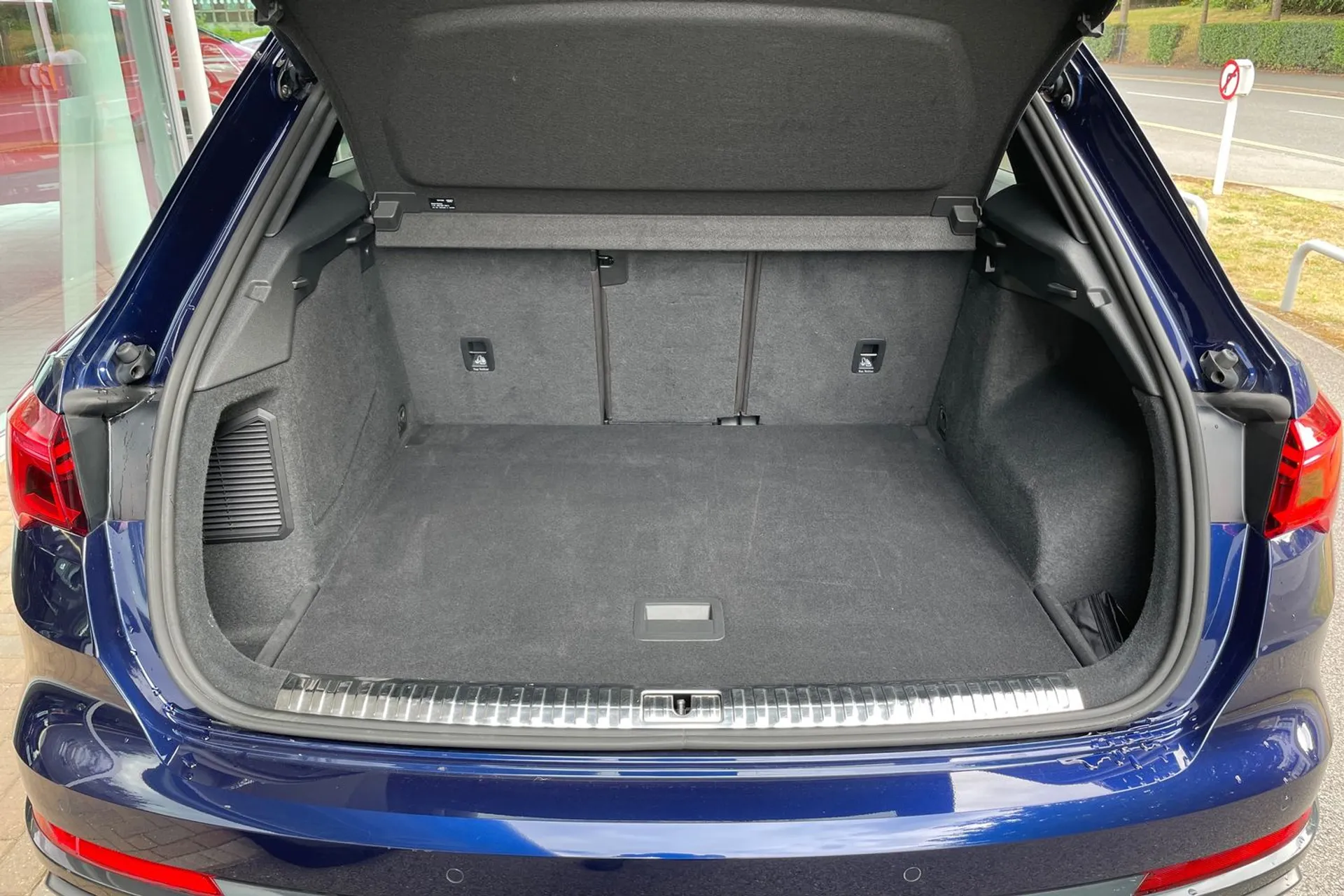 Audi Q3 thumbnail image number 18