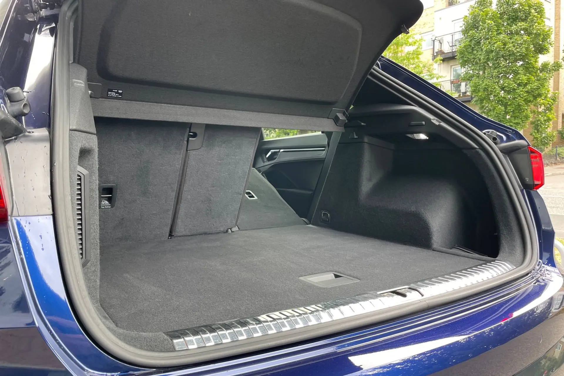 Audi Q3 thumbnail image number 20