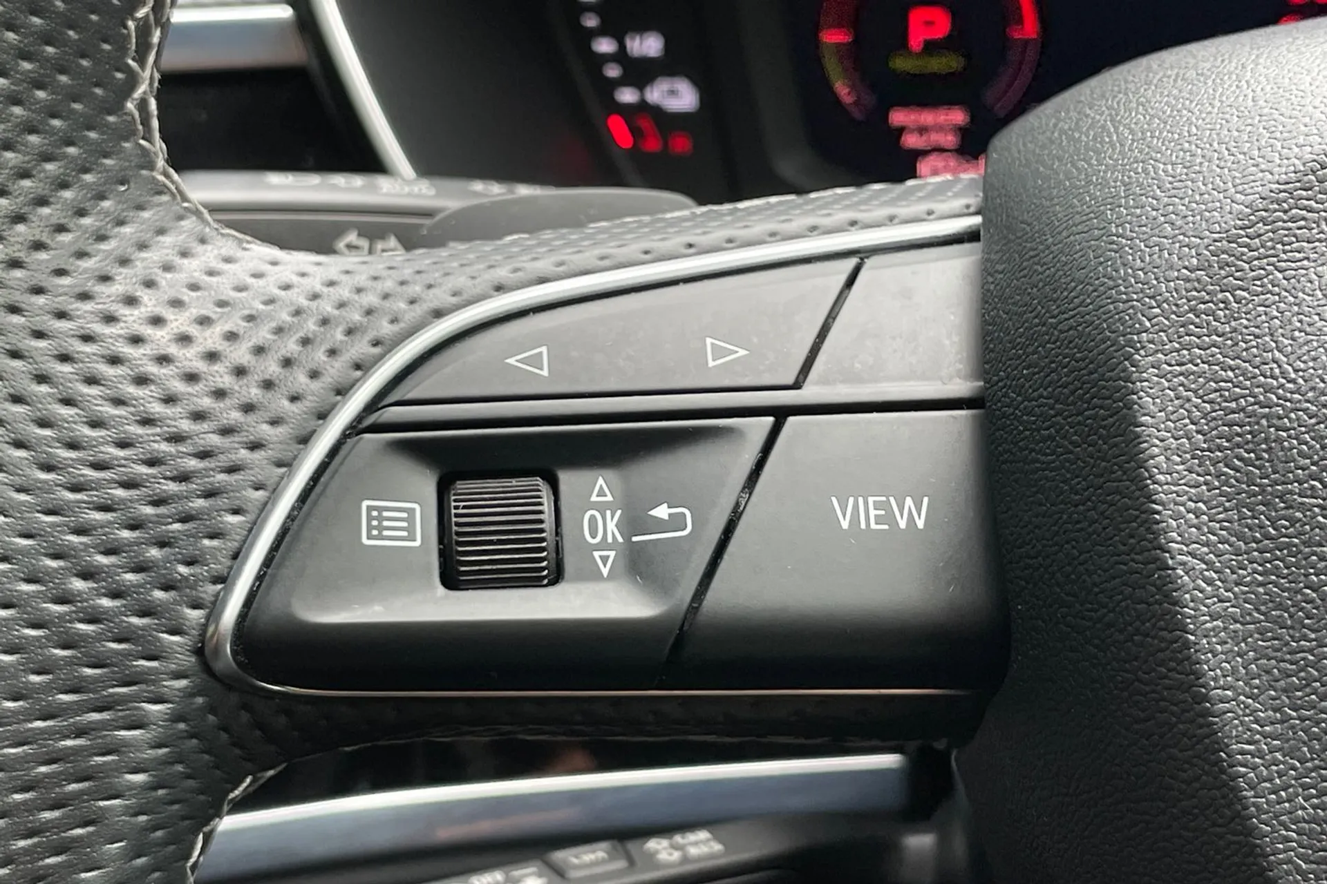 Audi Q3 thumbnail image number 35