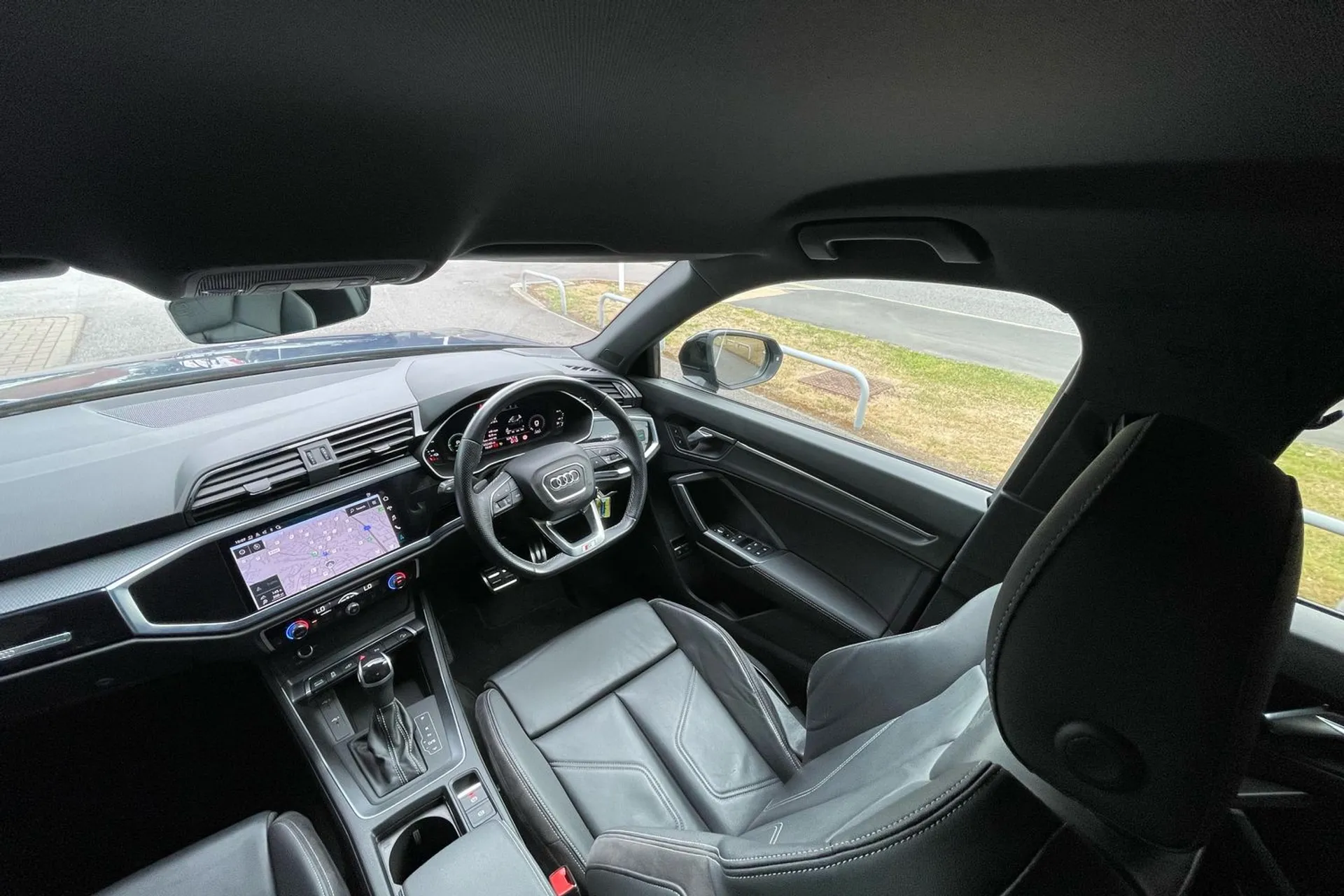 Audi Q3 thumbnail image number 33